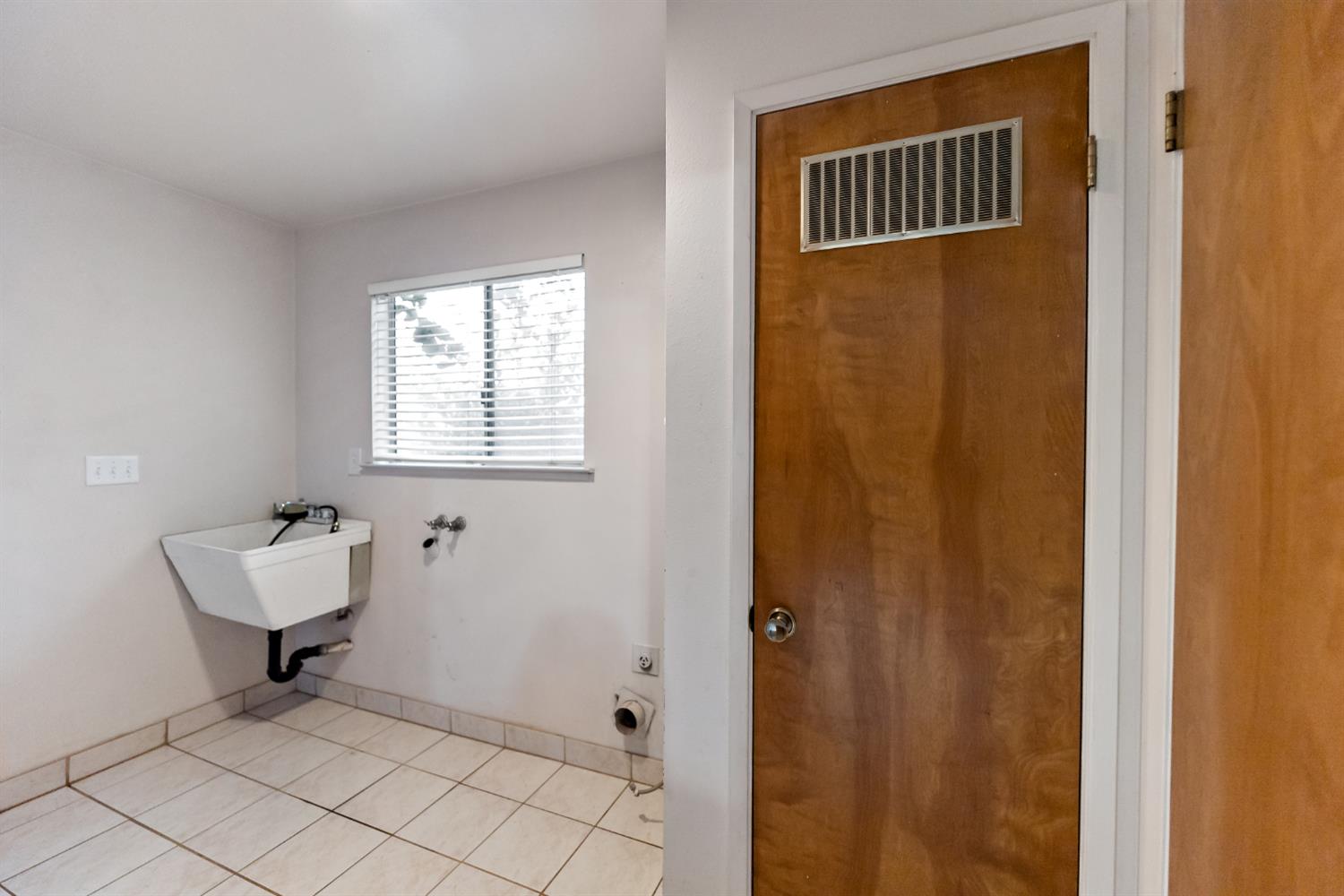 12165 Caron Way, Madera, CA 93636