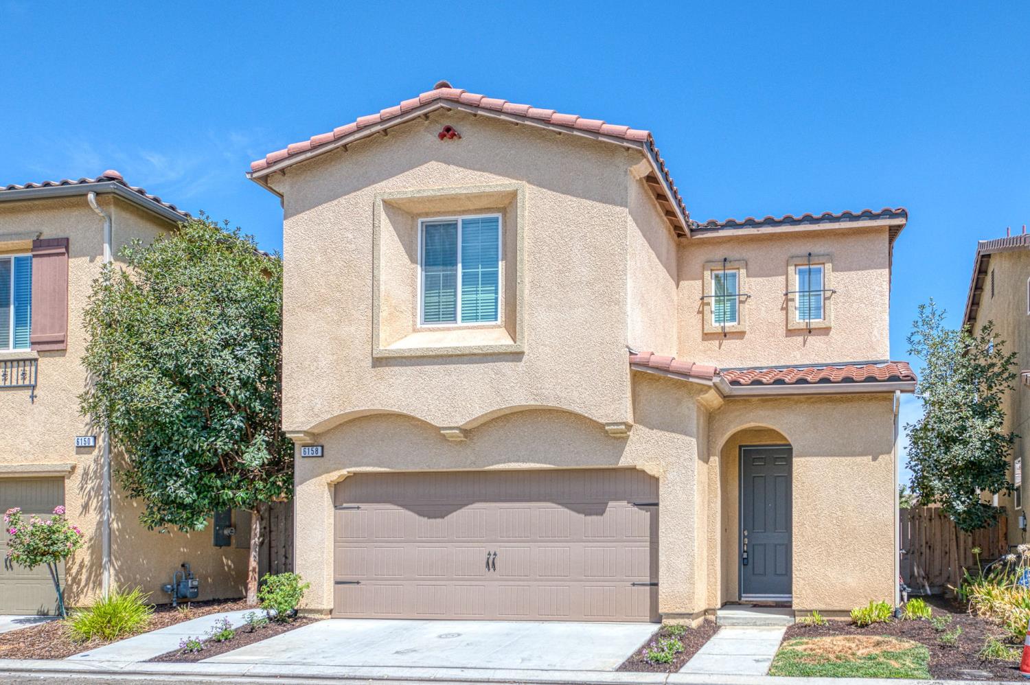 6158 E Peruna Way, Fresno, CA 93727