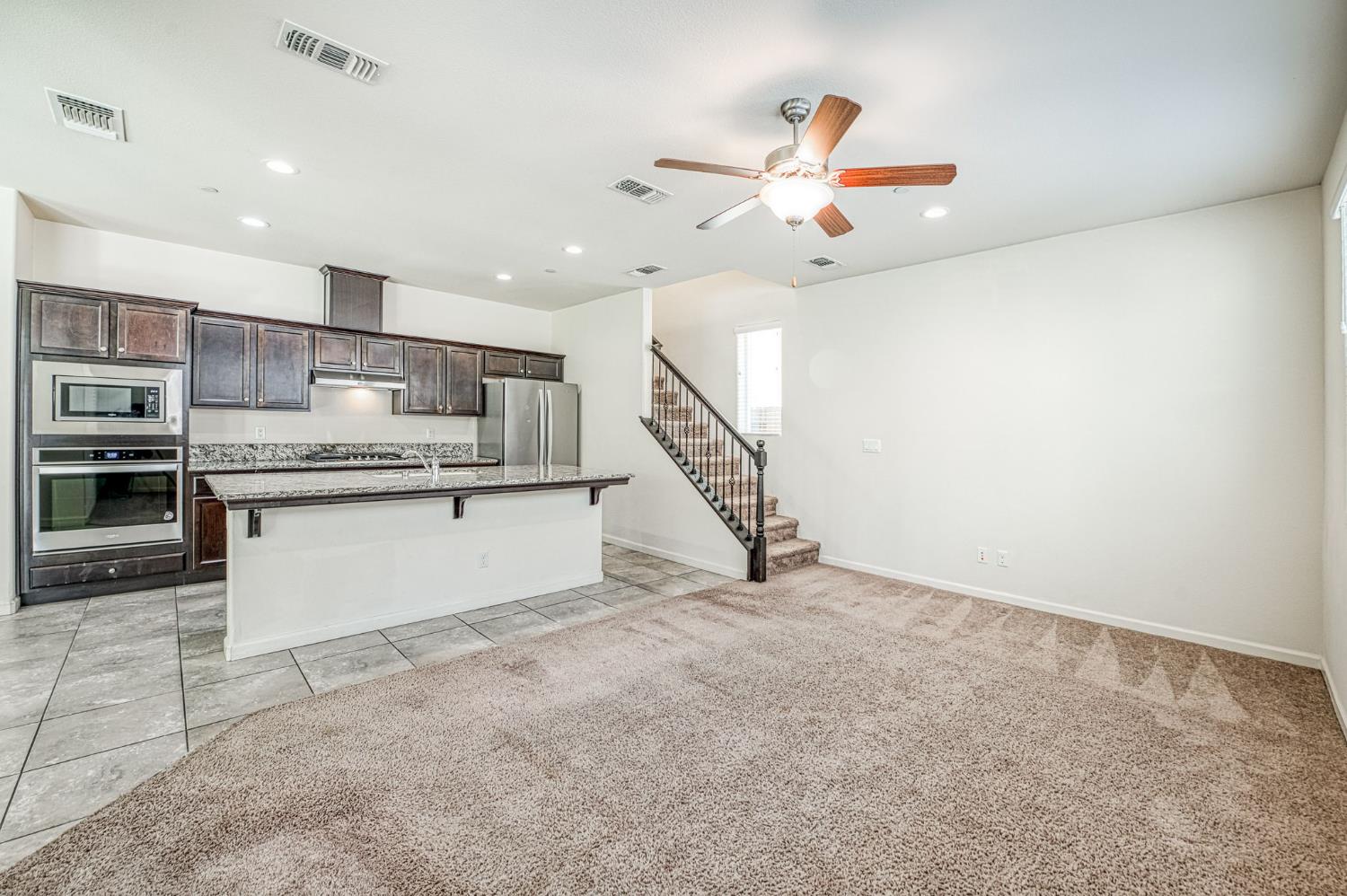6158 E Peruna Way, Fresno, CA 93727