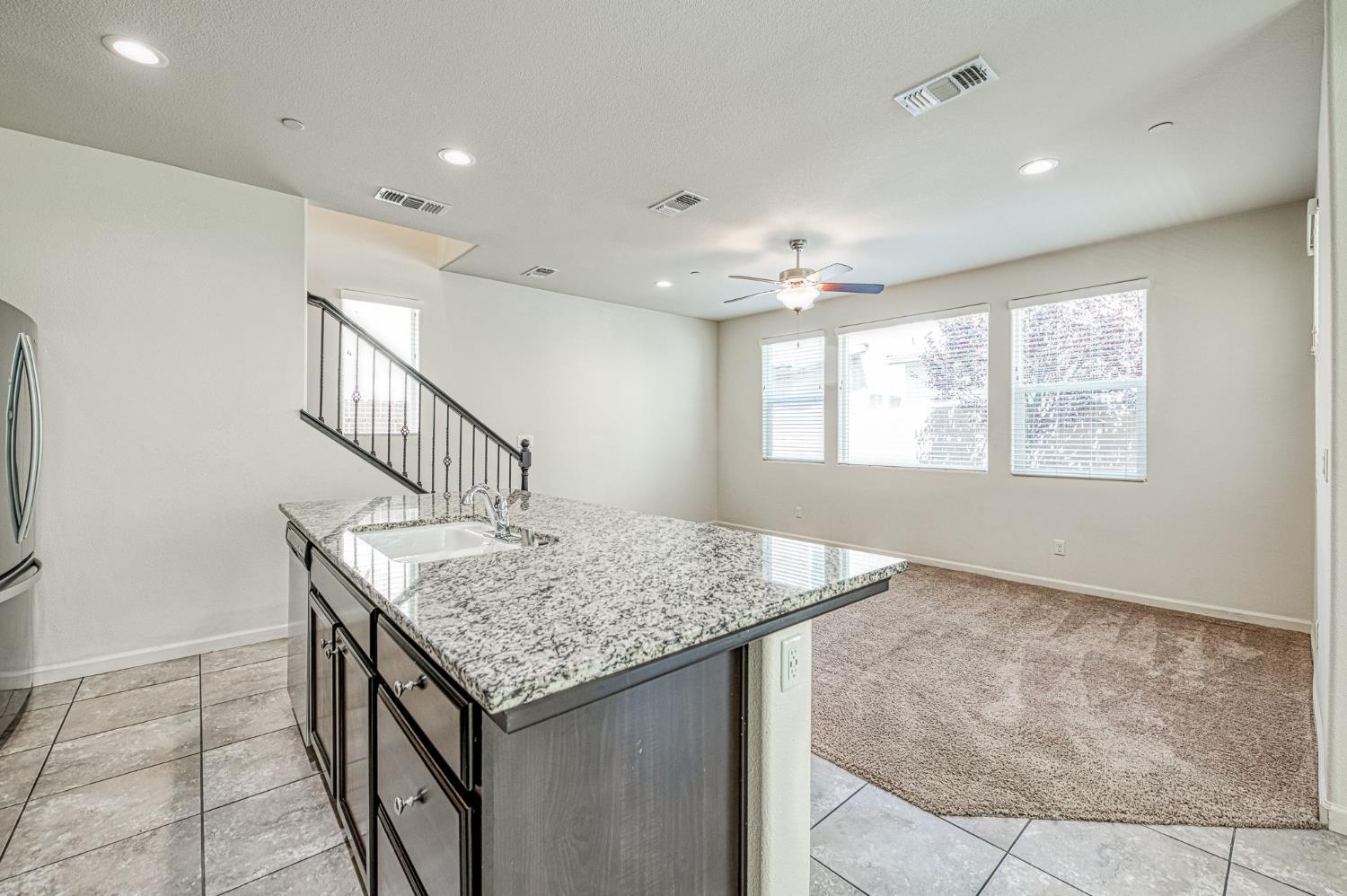 6158 E Peruna Way, Fresno, CA 93727