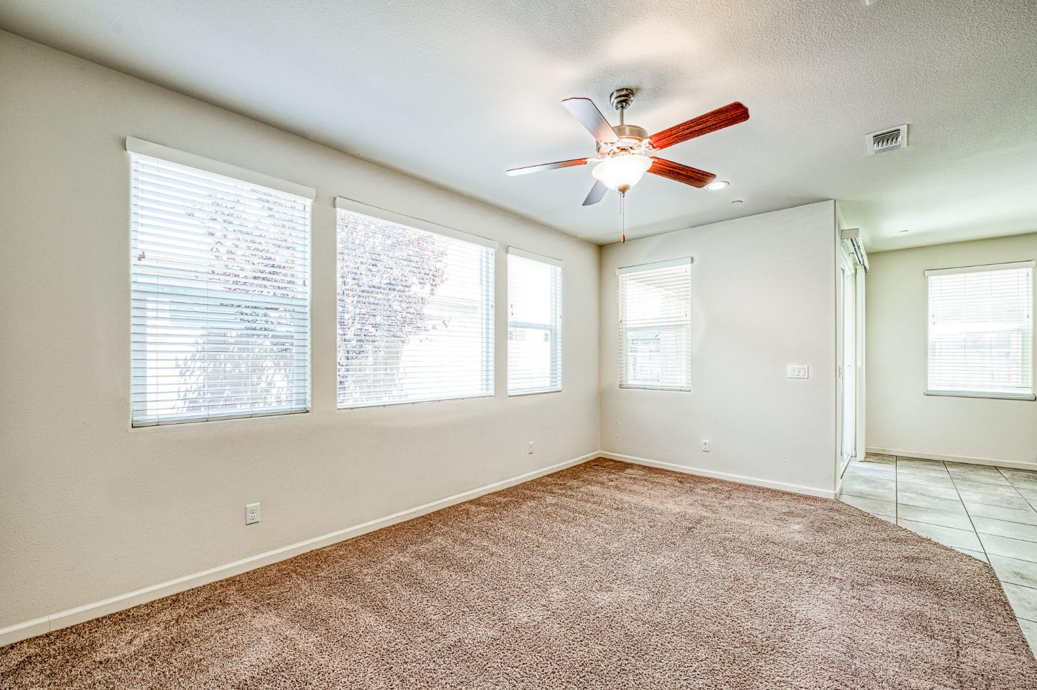 6158 E Peruna Way, Fresno, CA 93727