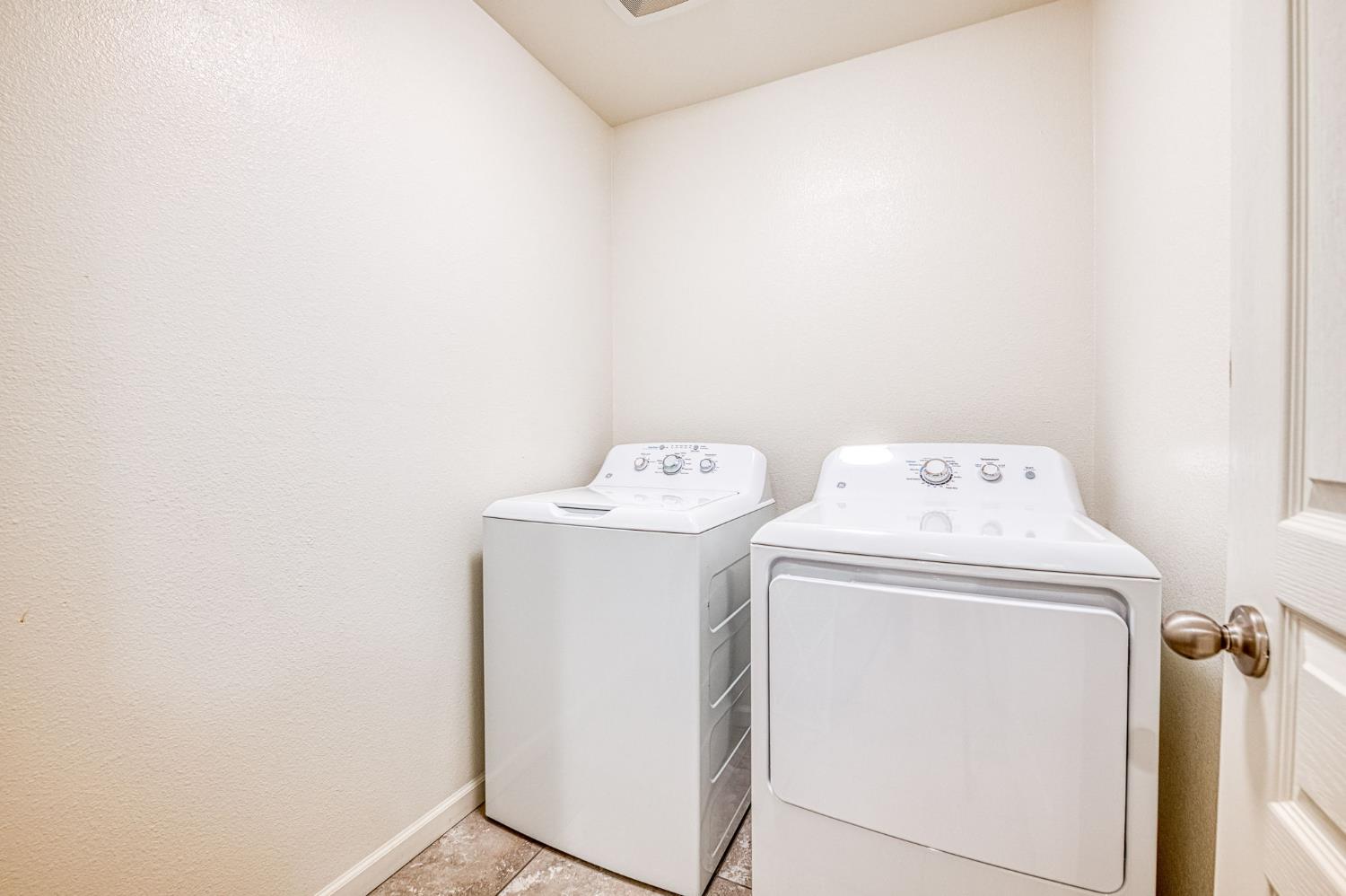 6158 E Peruna Way, Fresno, CA 93727
