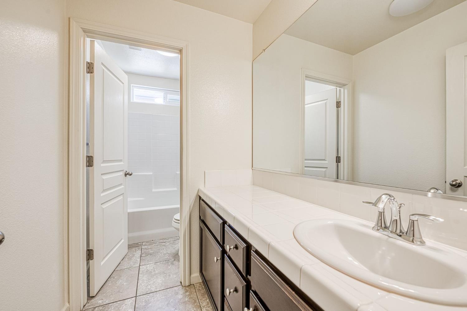 6158 E Peruna Way, Fresno, CA 93727