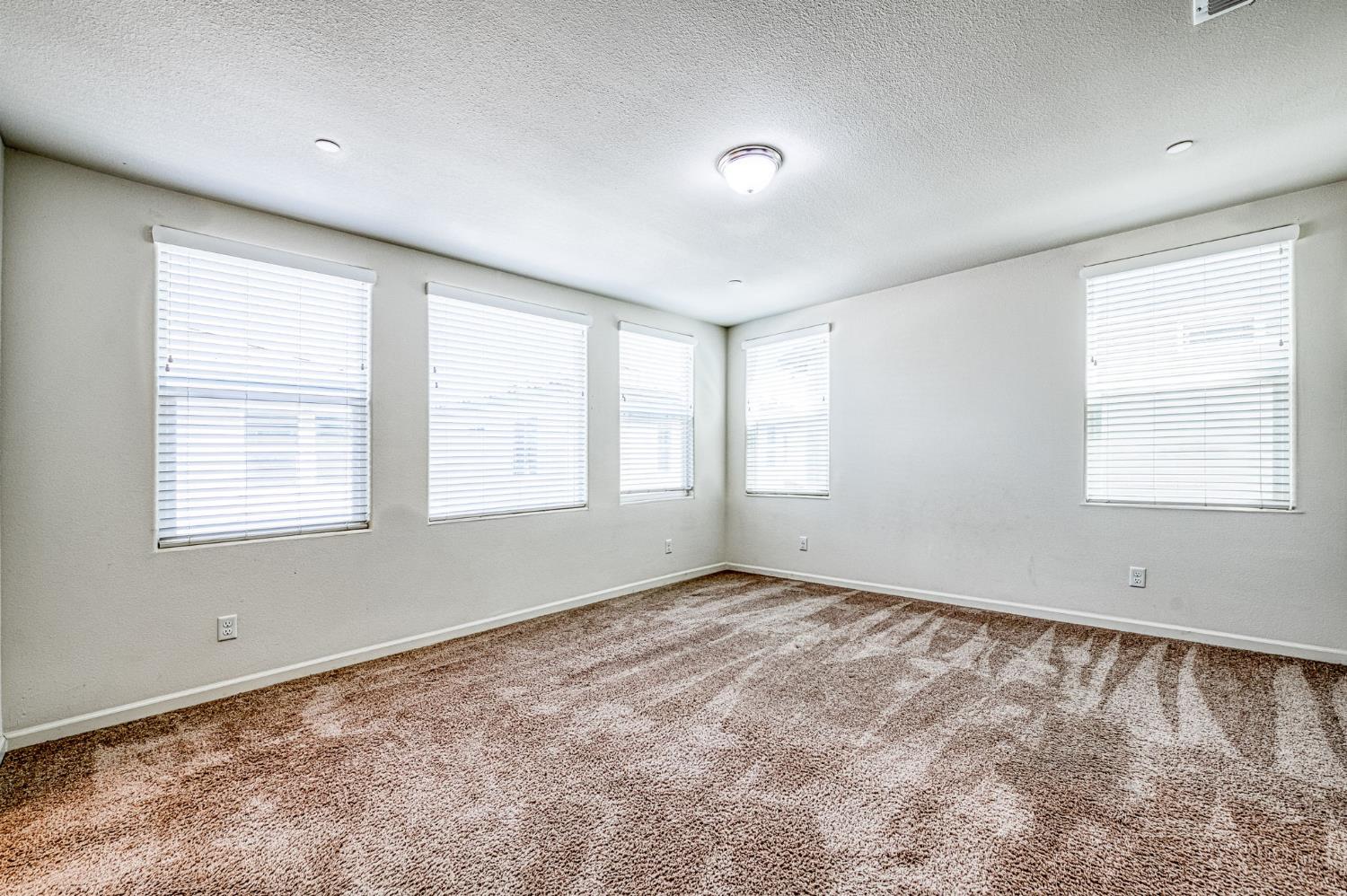 6158 E Peruna Way, Fresno, CA 93727