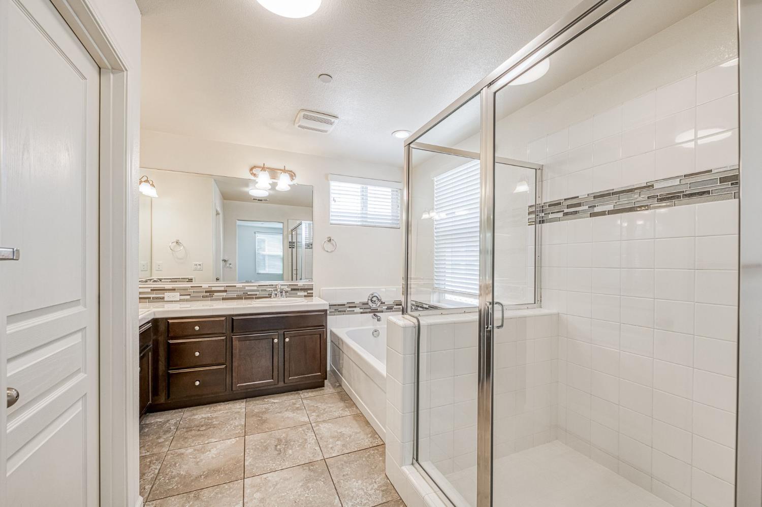 6158 E Peruna Way, Fresno, CA 93727