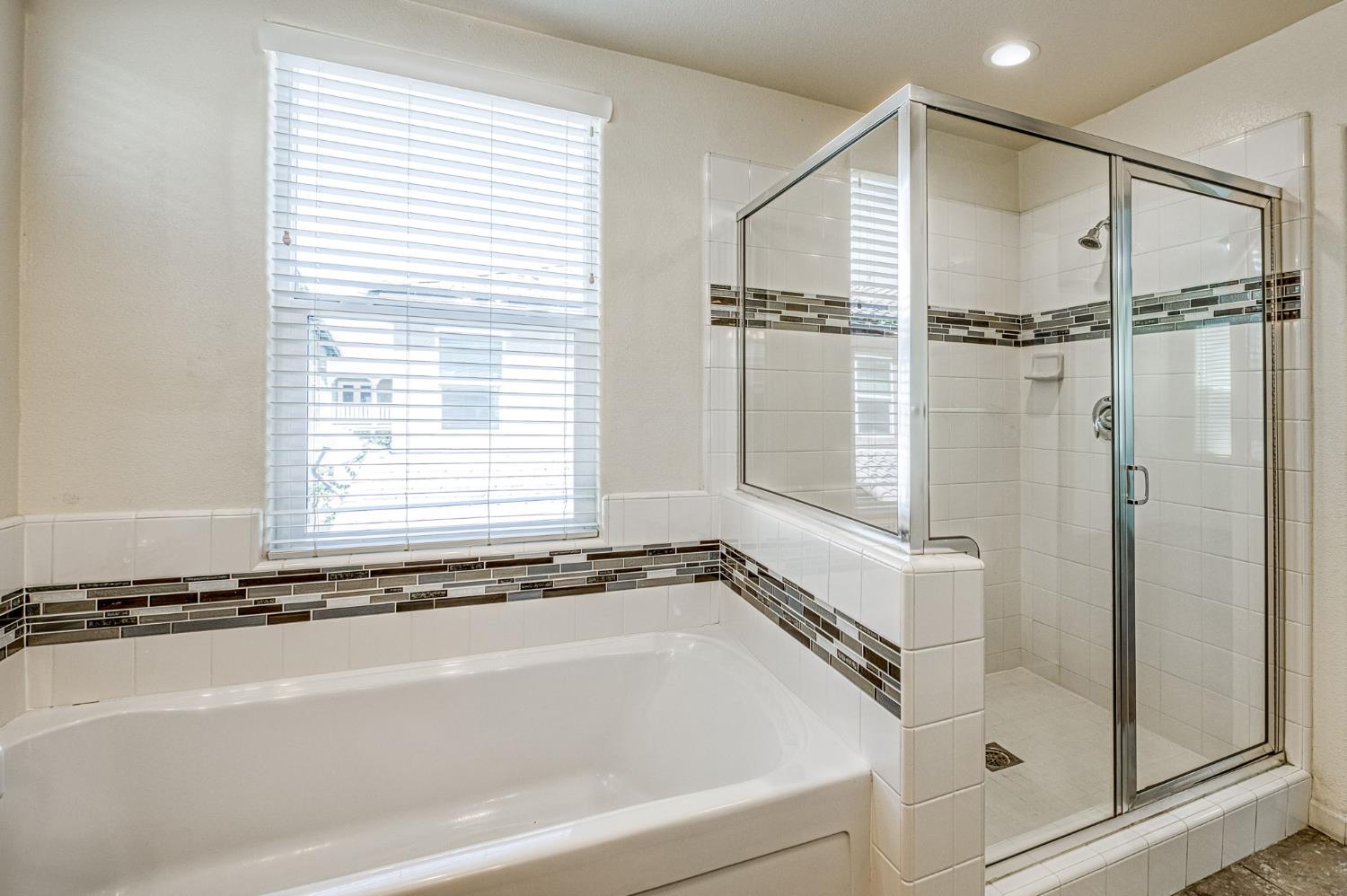 6158 E Peruna Way, Fresno, CA 93727