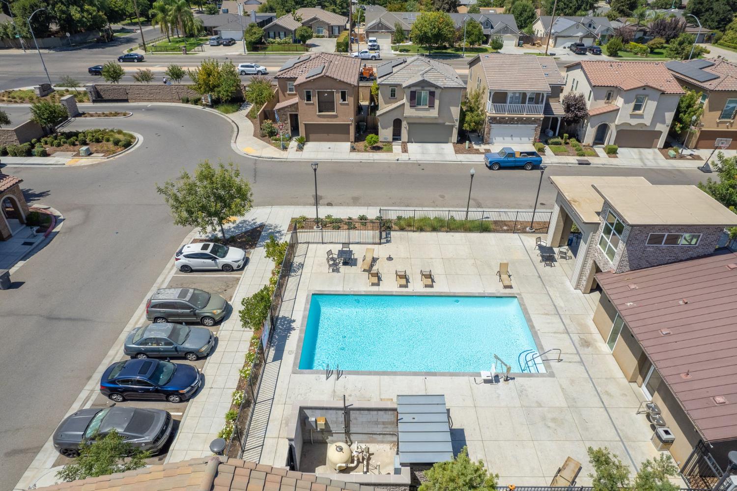 6158 E Peruna Way, Fresno, CA 93727