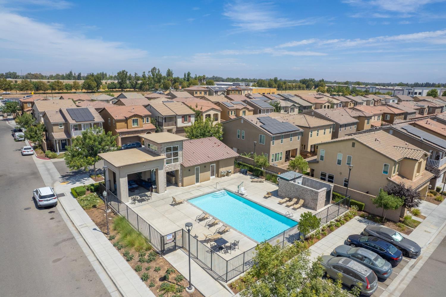 6158 E Peruna Way, Fresno, CA 93727