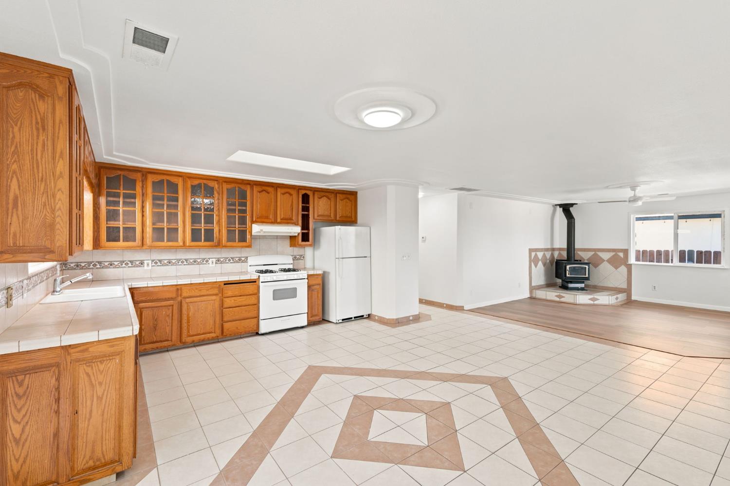 216 Fancher St, Planada, CA 95365