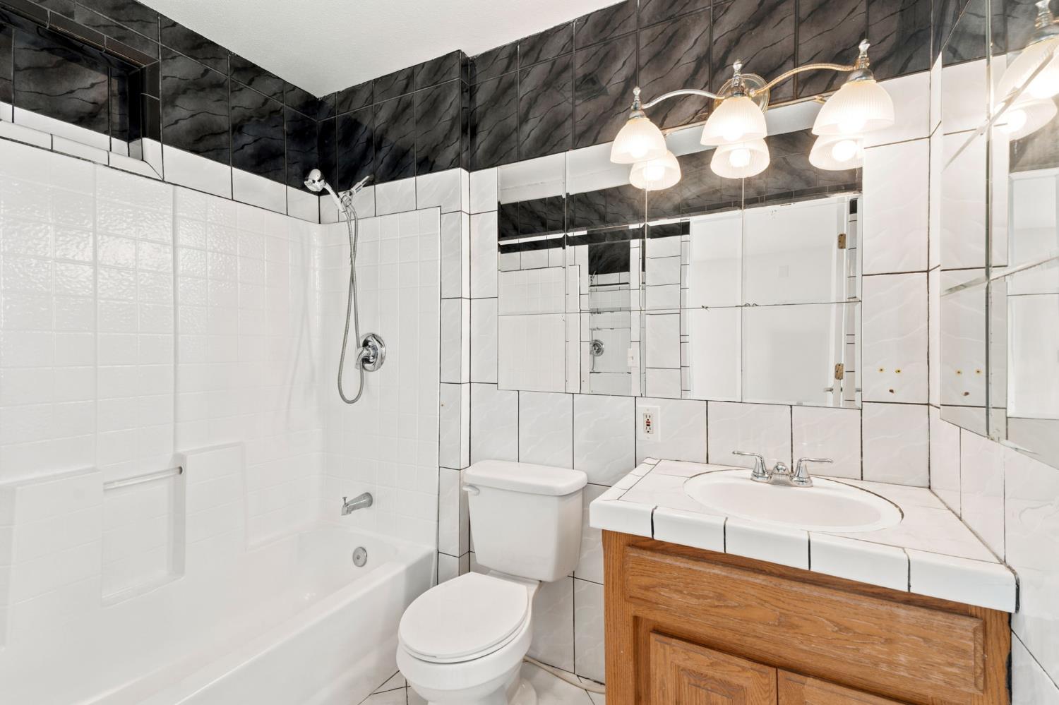 216 Fancher St, Planada, CA 95365