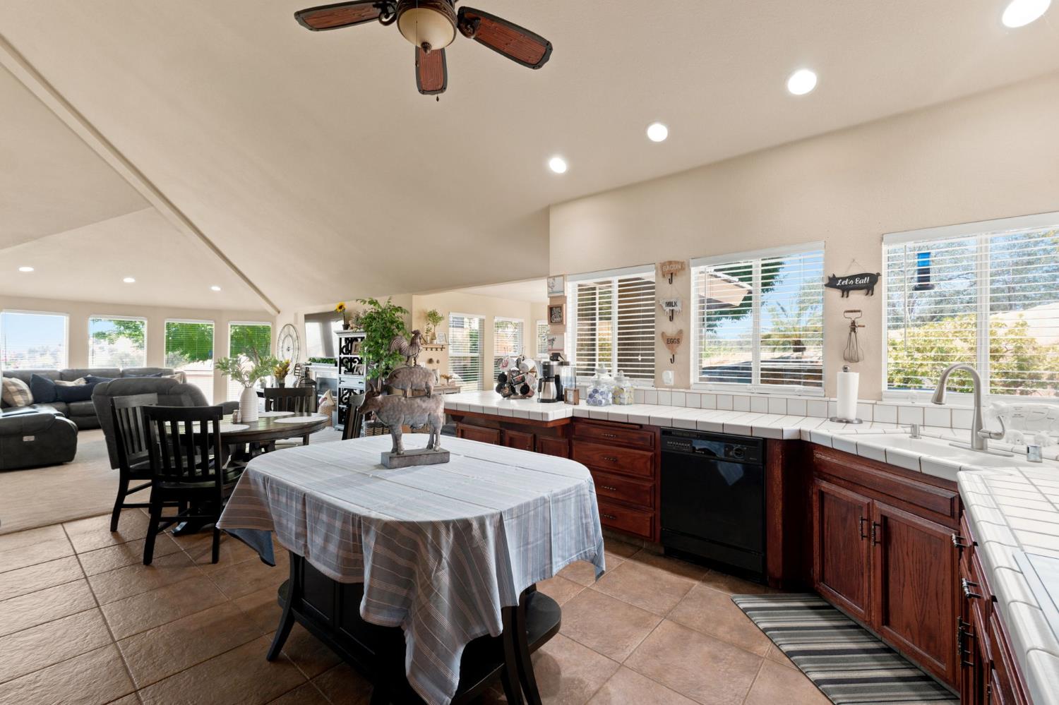 21987 Mary Rebecca Ln, Friant, CA 93626