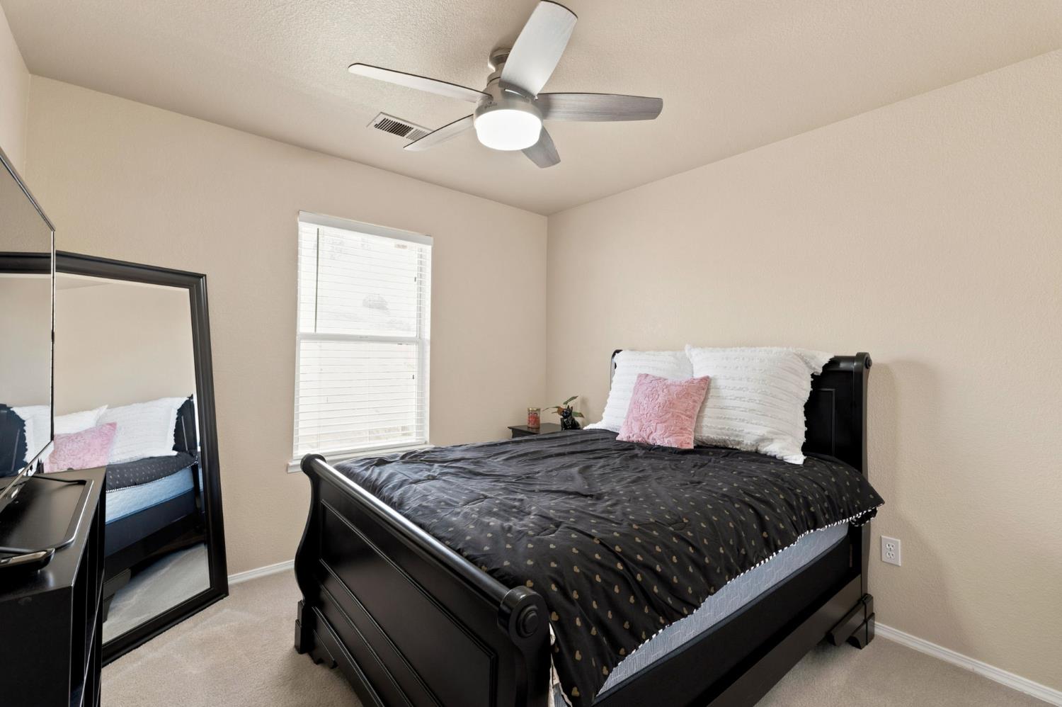 21987 Mary Rebecca Ln, Friant, CA 93626