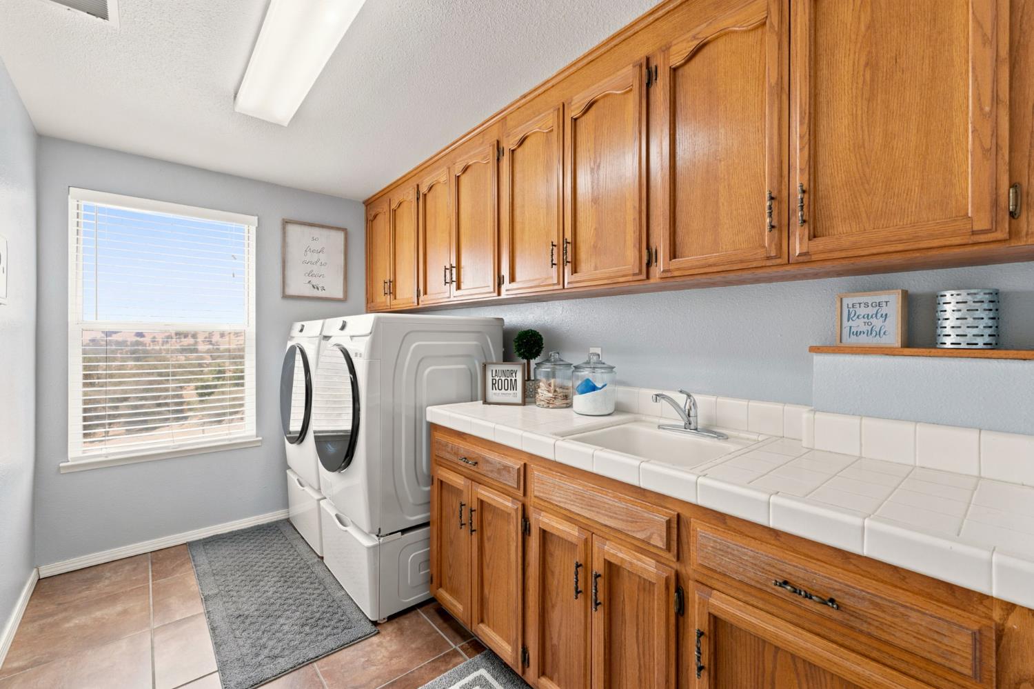 21987 Mary Rebecca Ln, Friant, CA 93626