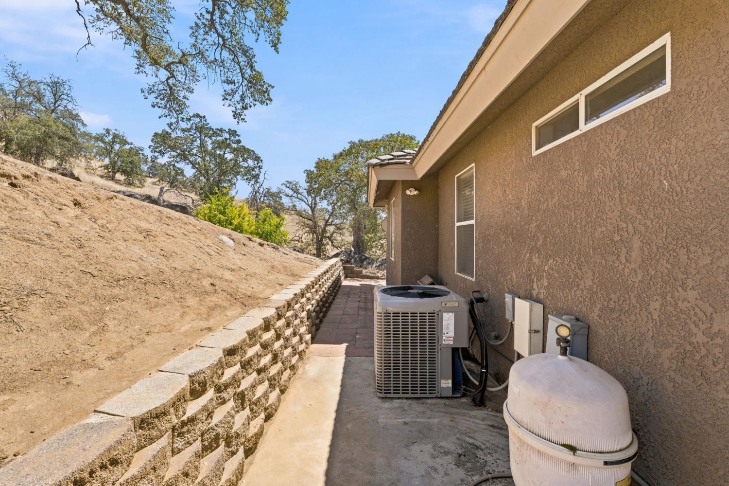 21987 Mary Rebecca Ln, Friant, CA 93626