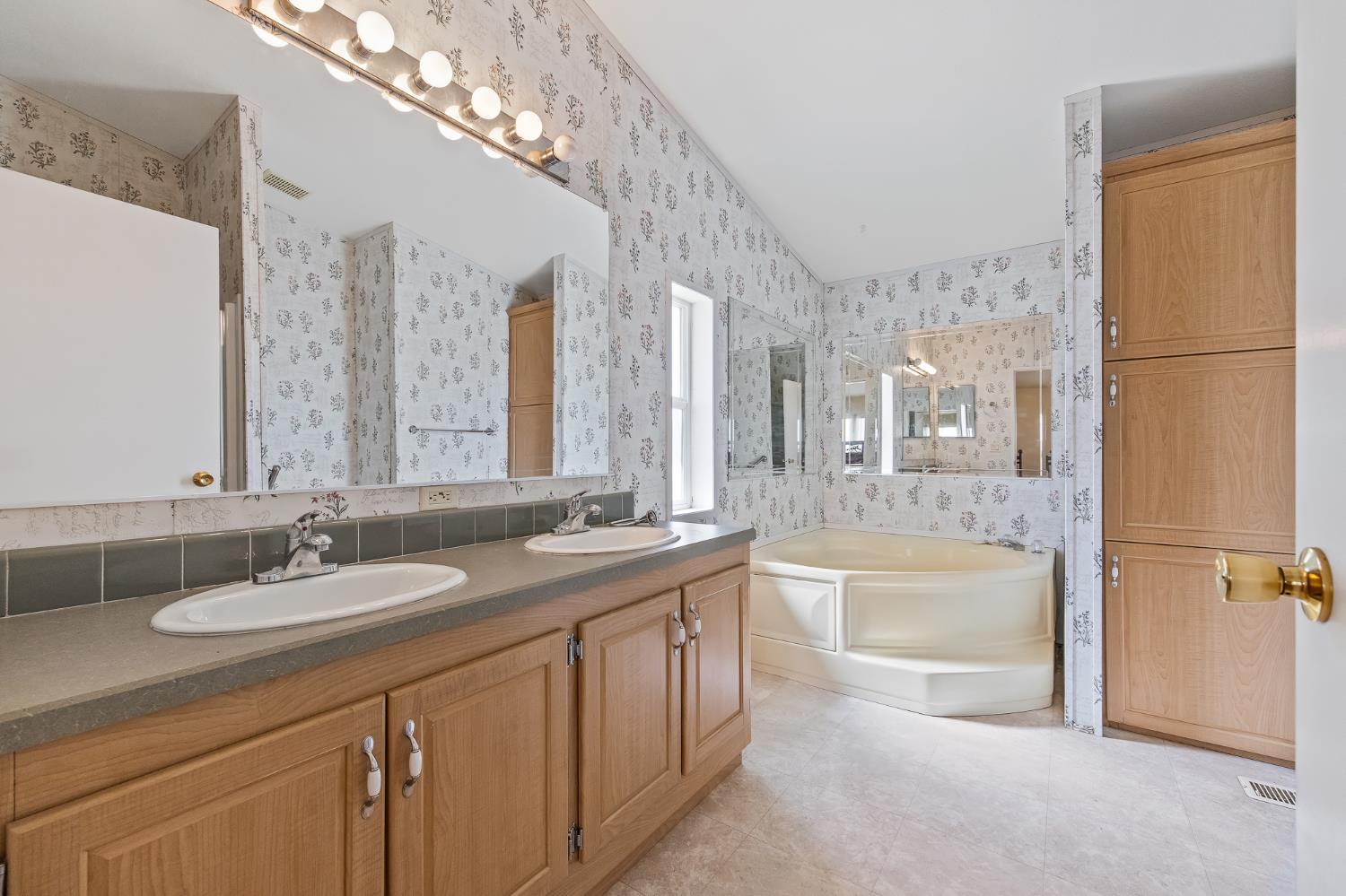1343 W Morton #73 Ave, Porterville, CA 93257