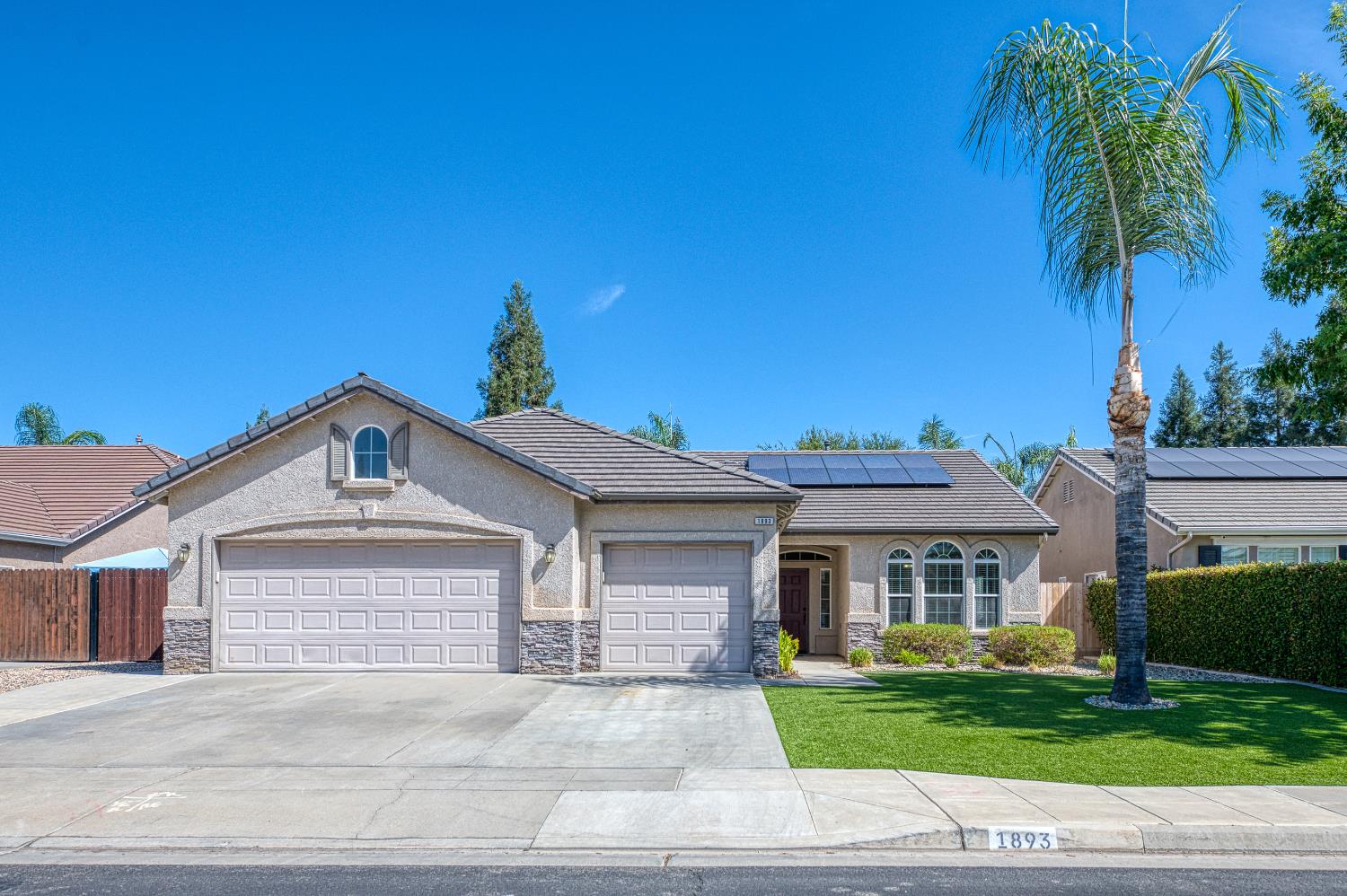 1893 Decatur Ave, Clovis, CA 93611