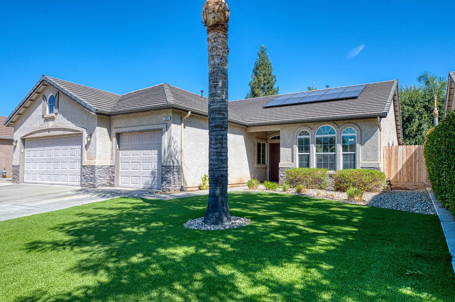 1893 Decatur Ave, Clovis, CA 93611