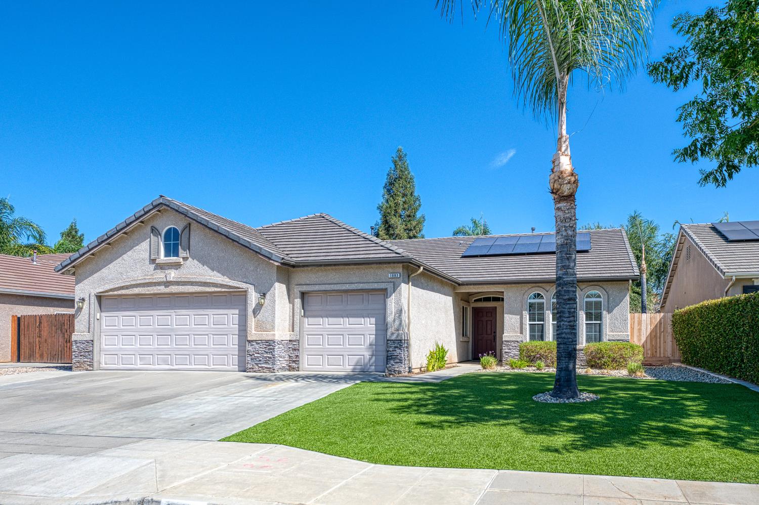 1893 Decatur Ave, Clovis, CA 93611