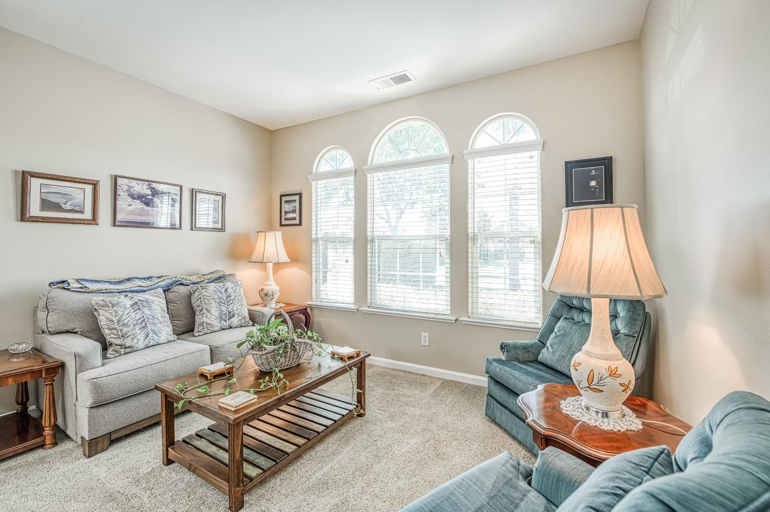 1893 Decatur Ave, Clovis, CA 93611