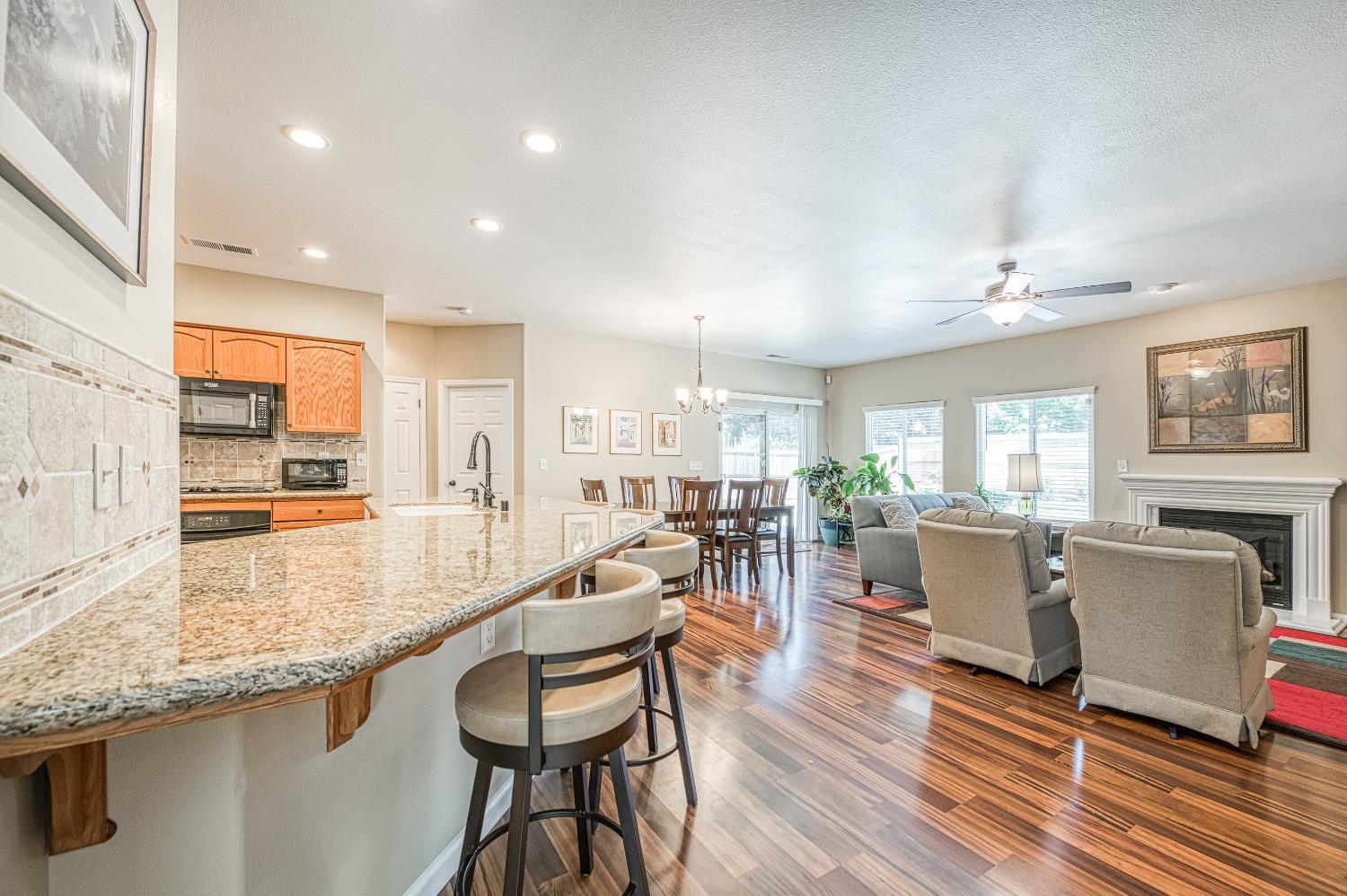 1893 Decatur Ave, Clovis, CA 93611