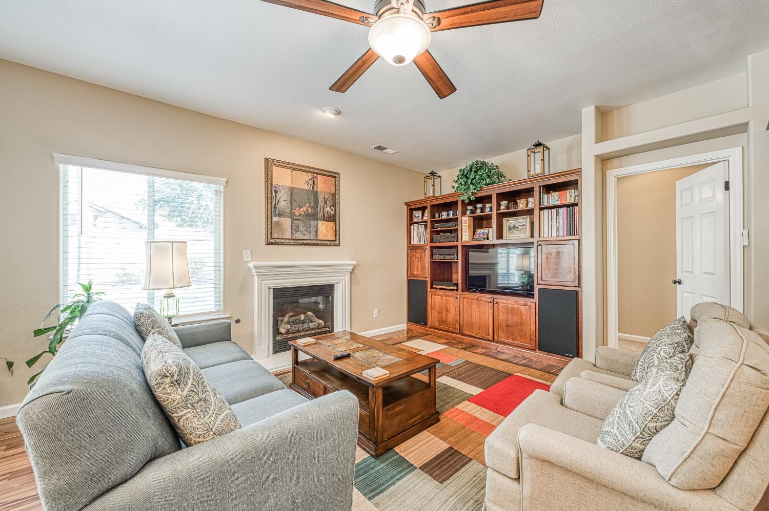 1893 Decatur Ave, Clovis, CA 93611