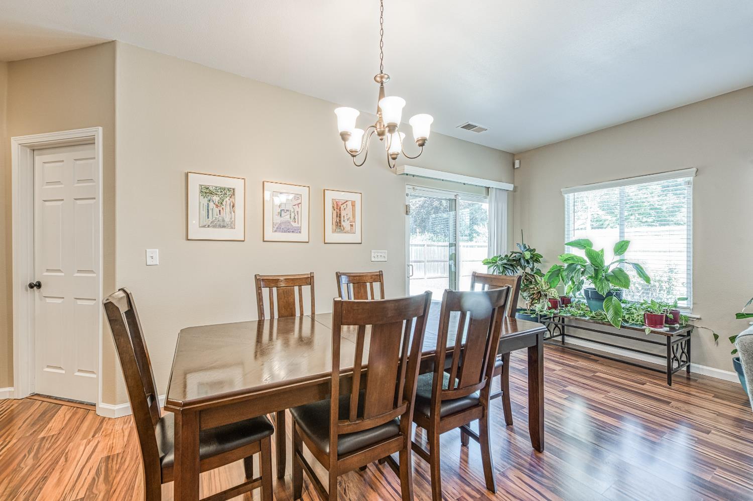 1893 Decatur Ave, Clovis, CA 93611