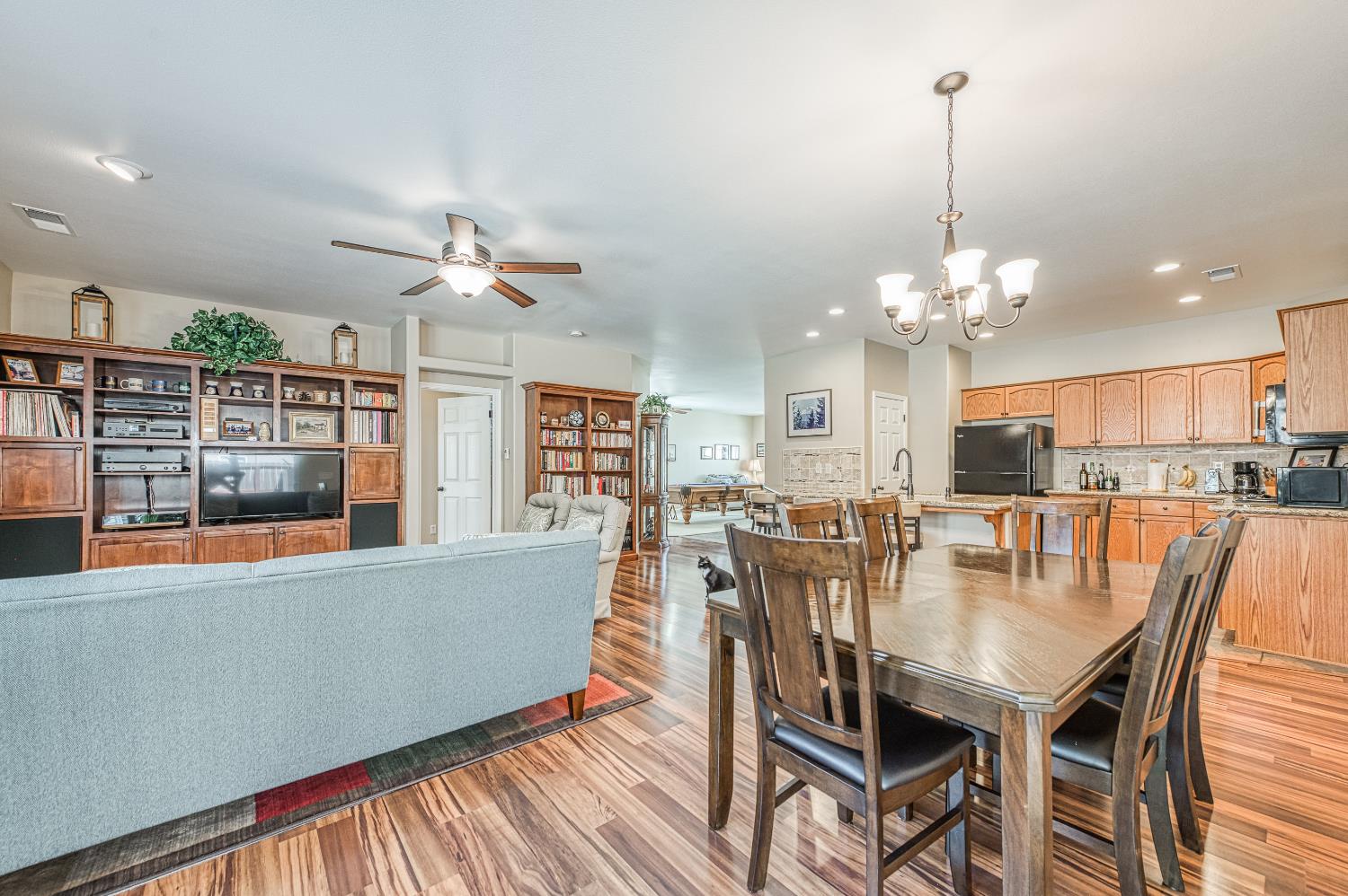 1893 Decatur Ave, Clovis, CA 93611