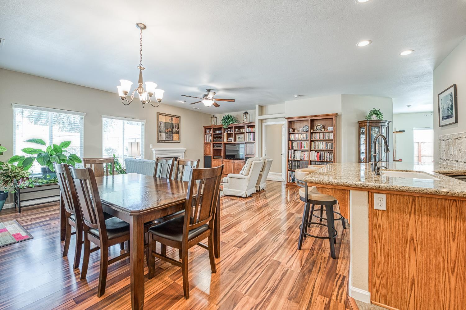 1893 Decatur Ave, Clovis, CA 93611