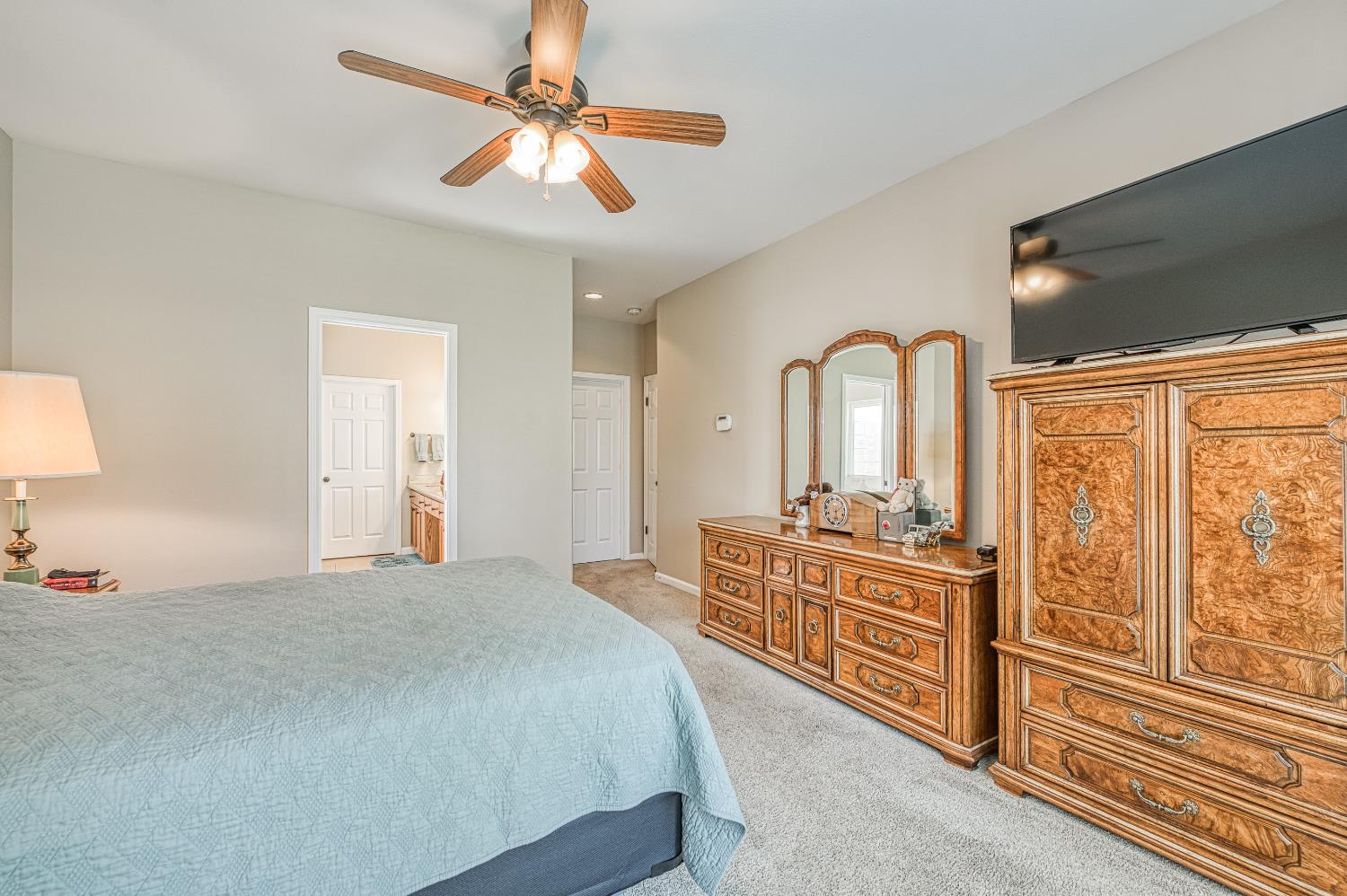 1893 Decatur Ave, Clovis, CA 93611