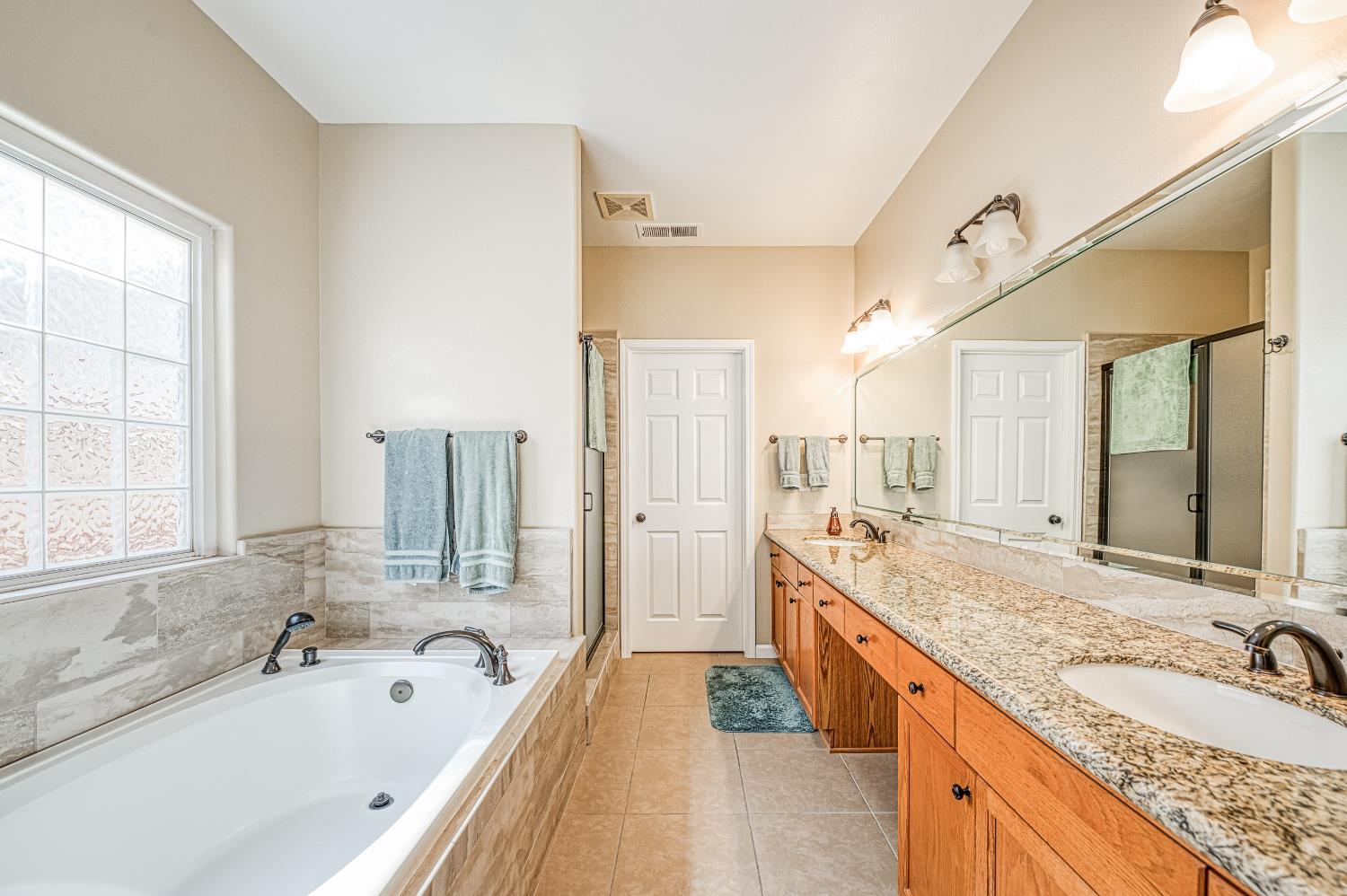 1893 Decatur Ave, Clovis, CA 93611