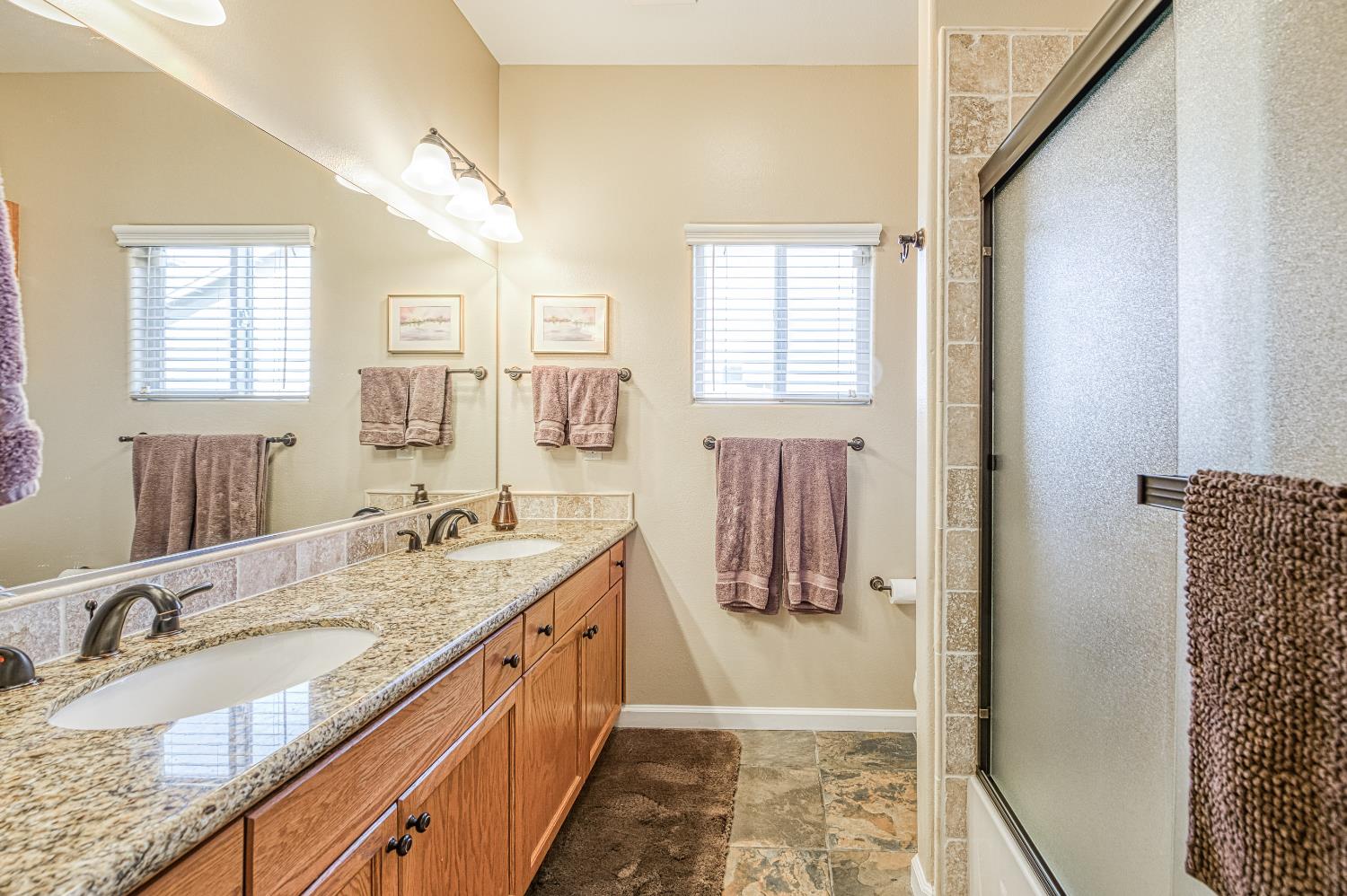 1893 Decatur Ave, Clovis, CA 93611