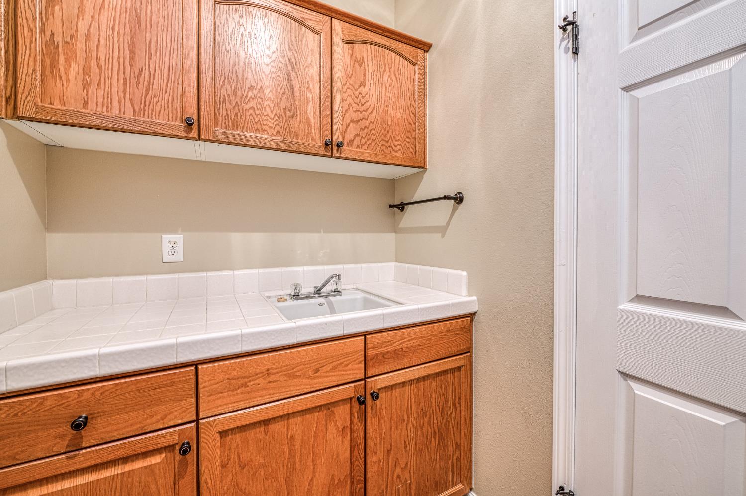 1893 Decatur Ave, Clovis, CA 93611