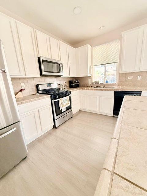 4317 E Cambridge Ave, Visalia, CA 93292