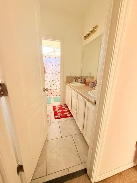4317 E Cambridge Ave, Visalia, CA 93292