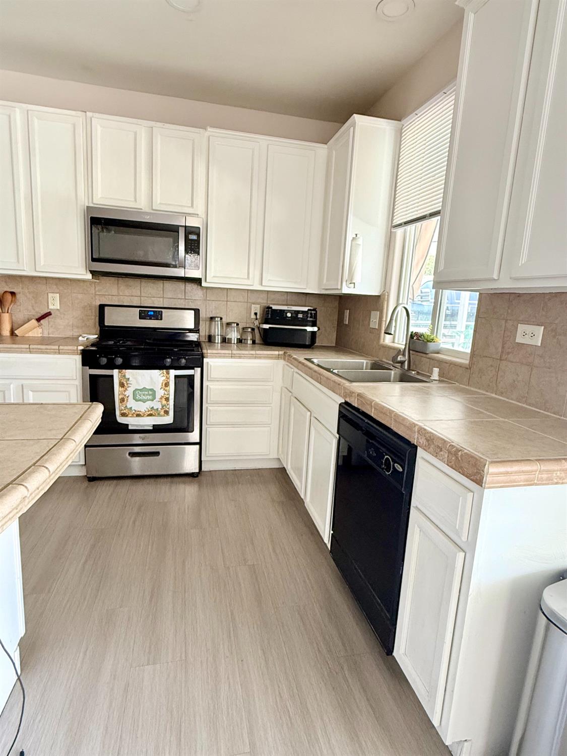 4317 E Cambridge Ave, Visalia, CA 93292