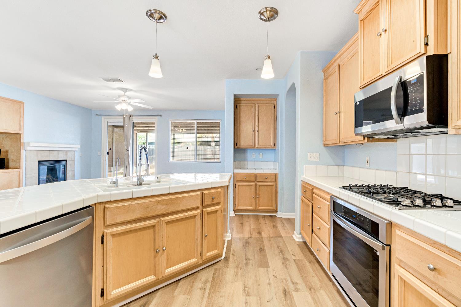 1049 Stanford Ave, Madera, CA 93637