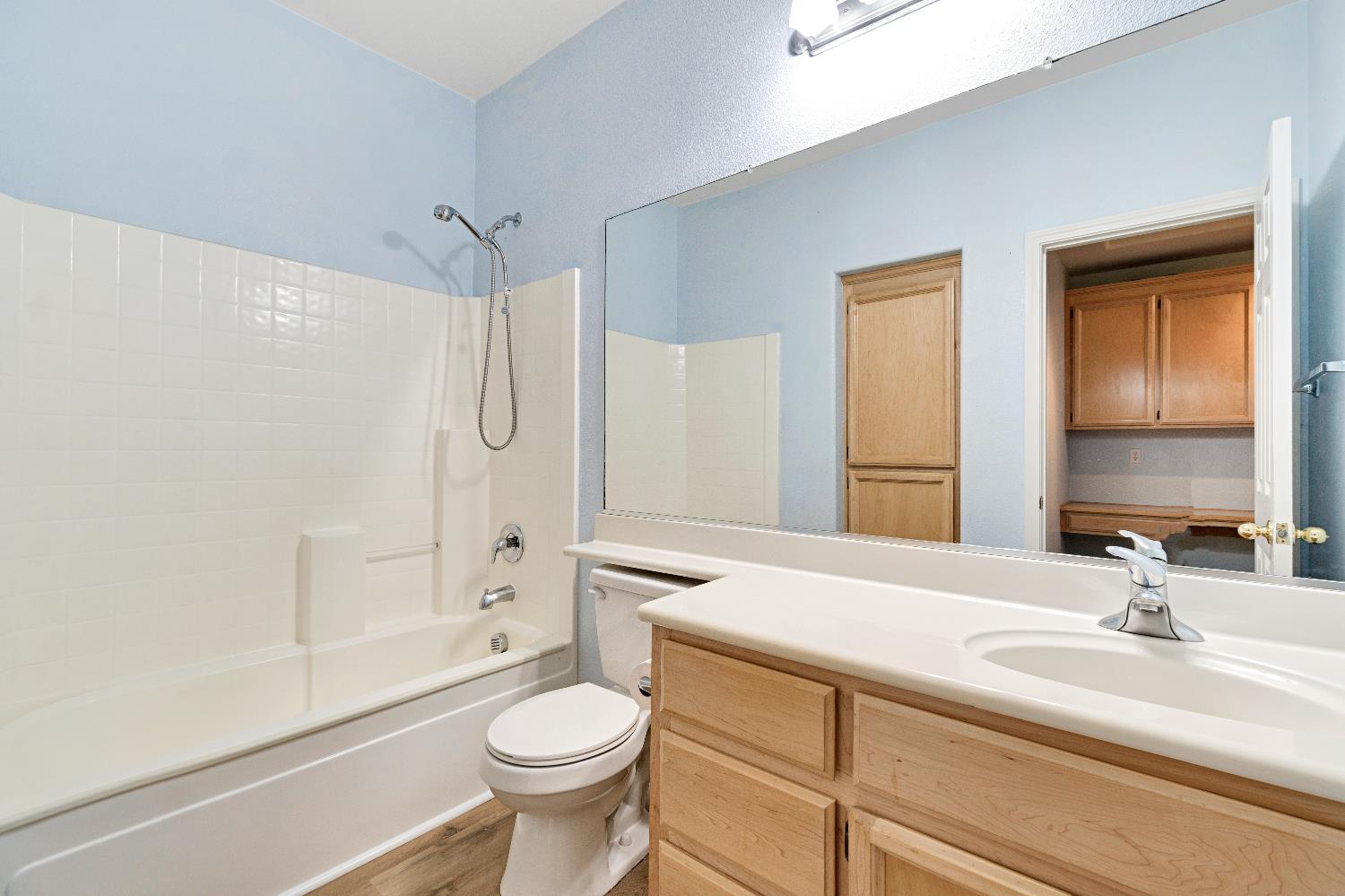 1049 Stanford Ave, Madera, CA 93637