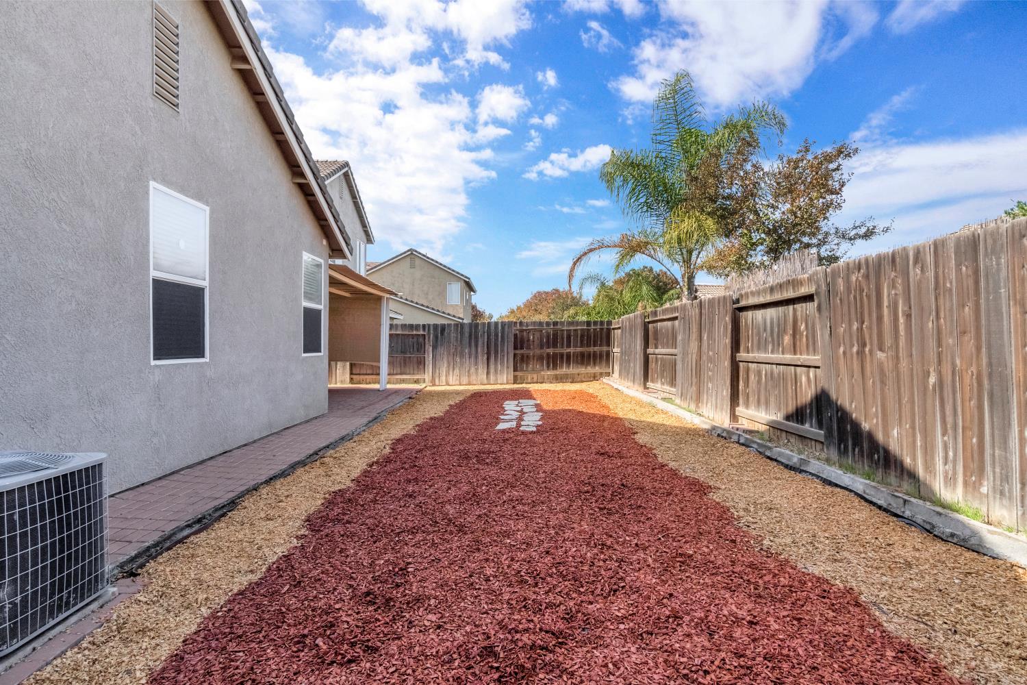1049 Stanford Ave, Madera, CA 93637