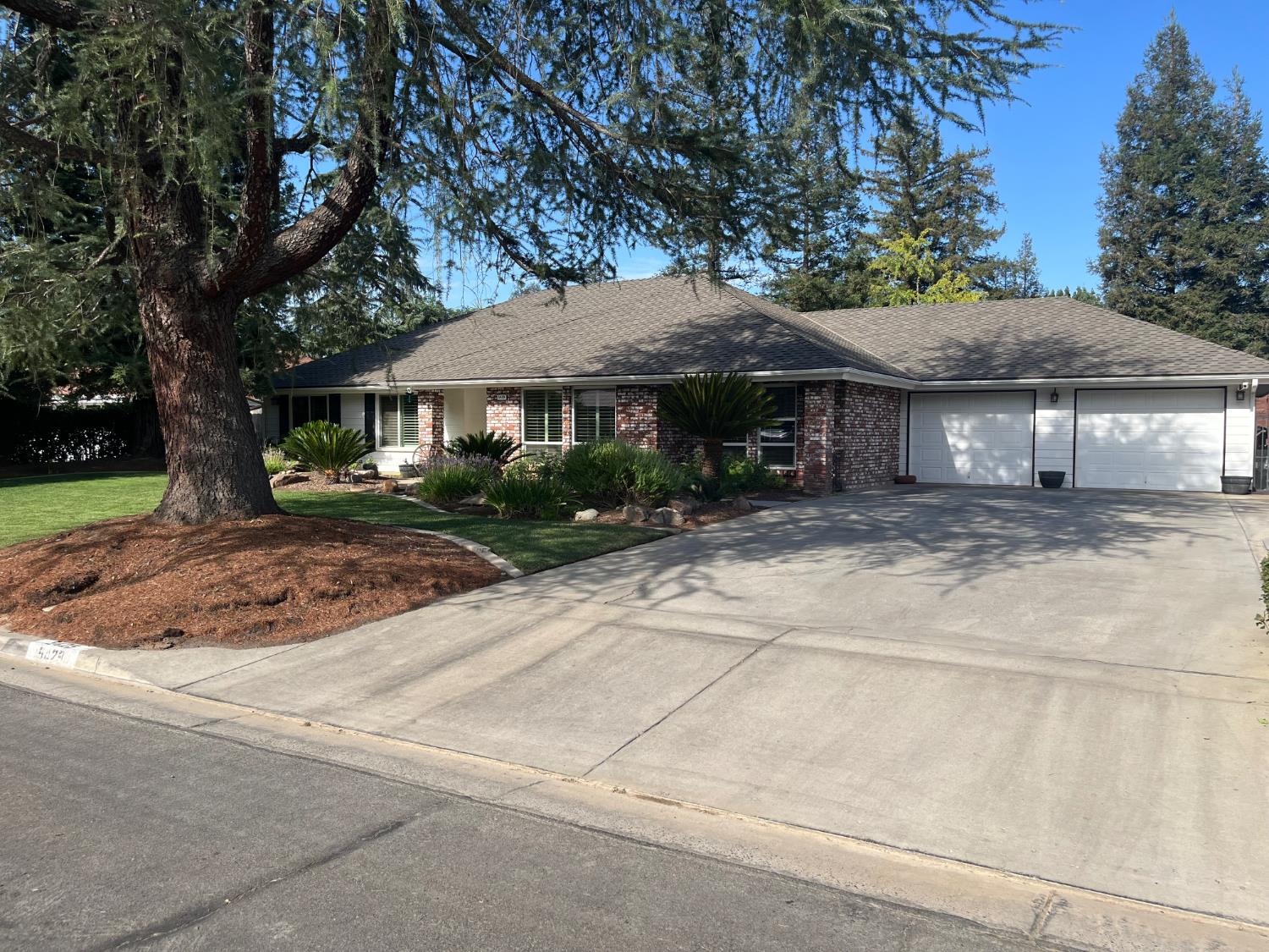 5429 N Pleasant, Fresno, CA 93711