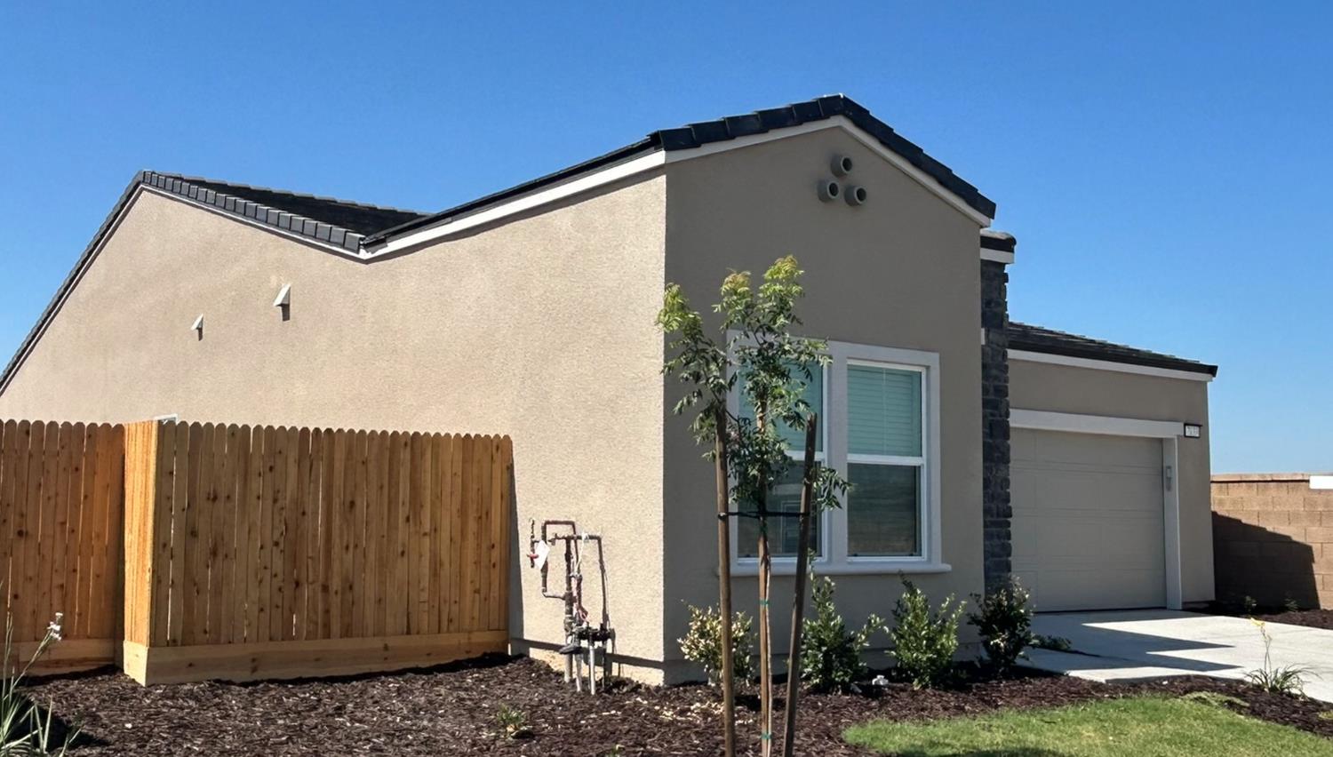 7133 W Willis Ave, Fresno, CA 93723