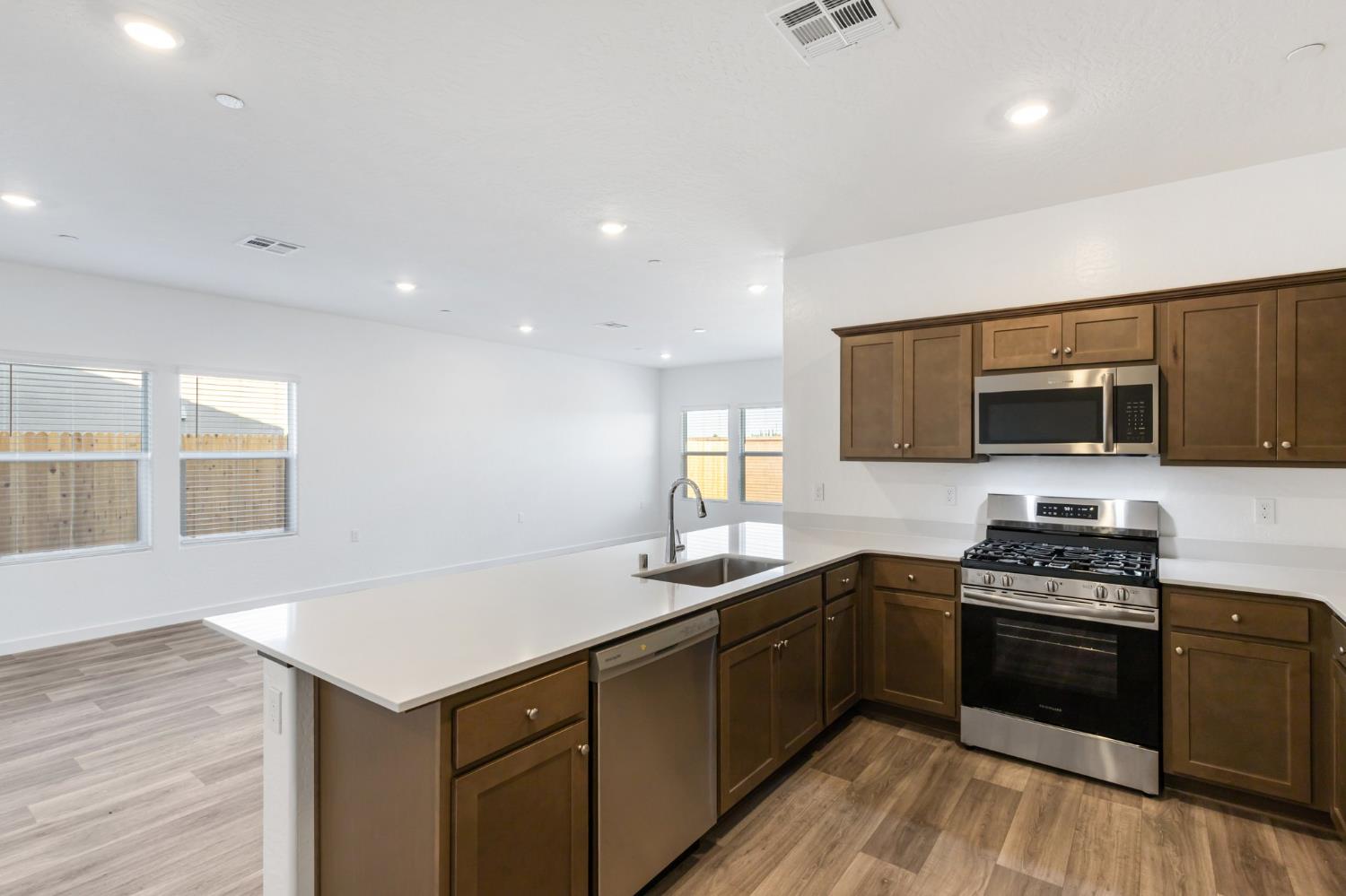 7133 W Willis Ave, Fresno, CA 93723