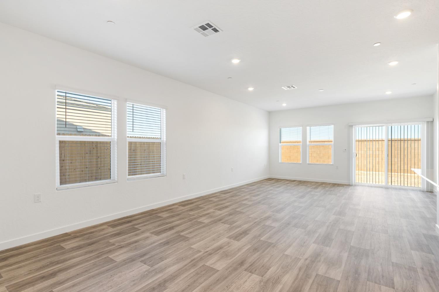 7133 W Willis Ave, Fresno, CA 93723