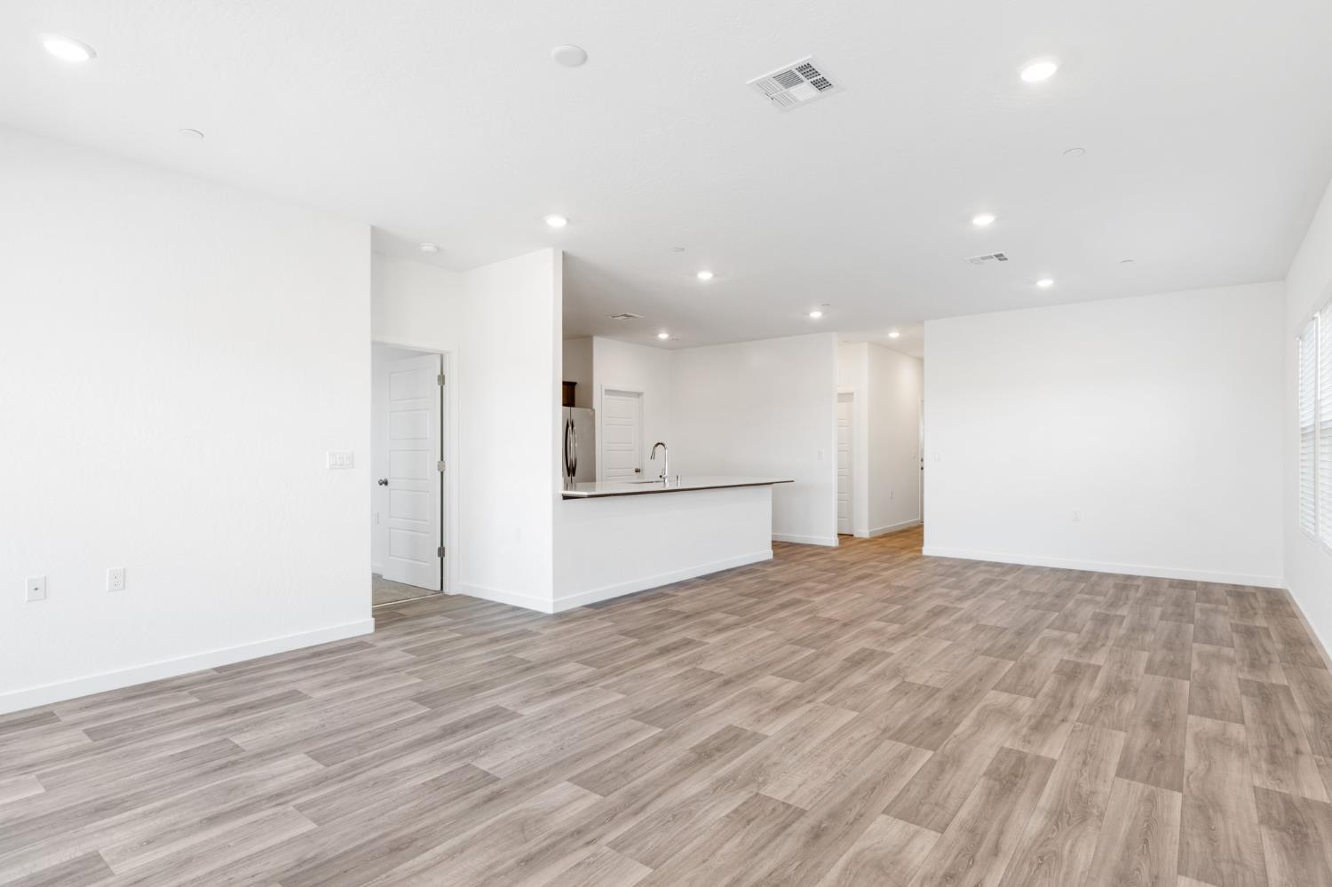 7133 W Willis Ave, Fresno, CA 93723