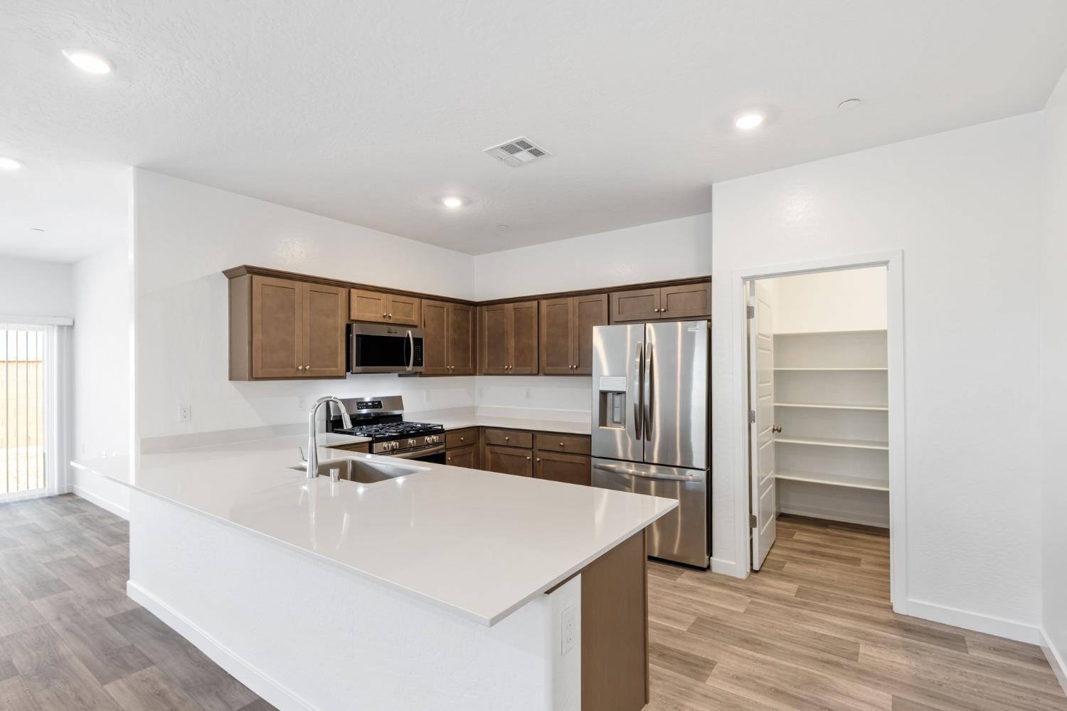 7133 W Willis Ave, Fresno, CA 93723