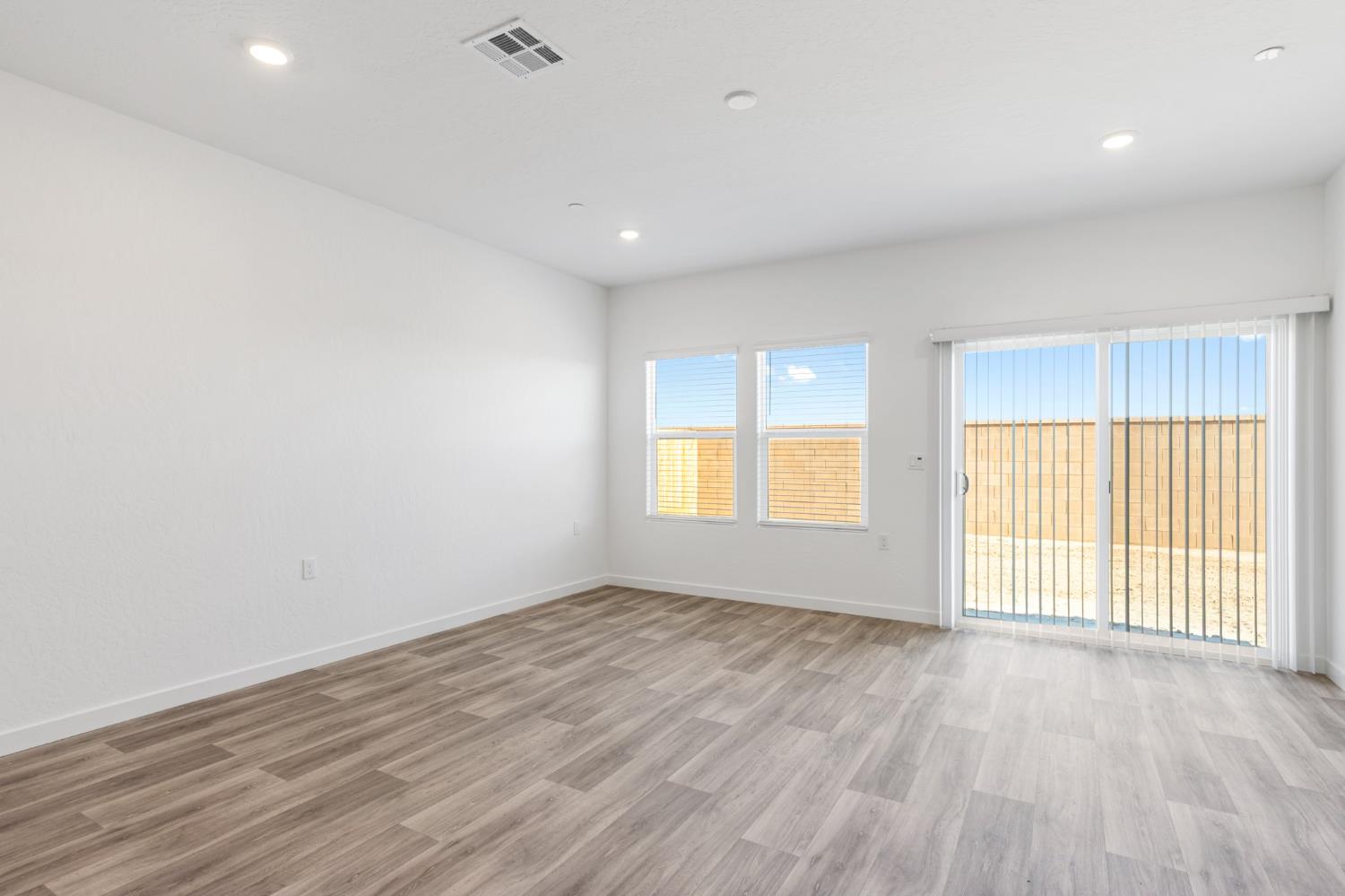 7133 W Willis Ave, Fresno, CA 93723