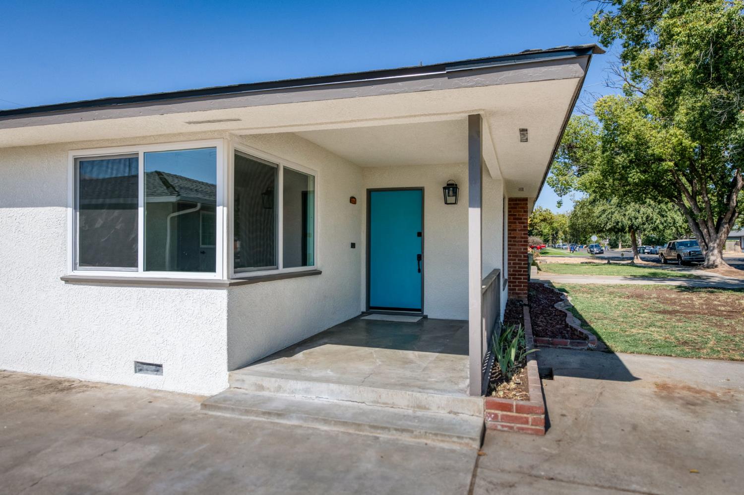 1025 W Fedora Ave, Fresno, CA 93705