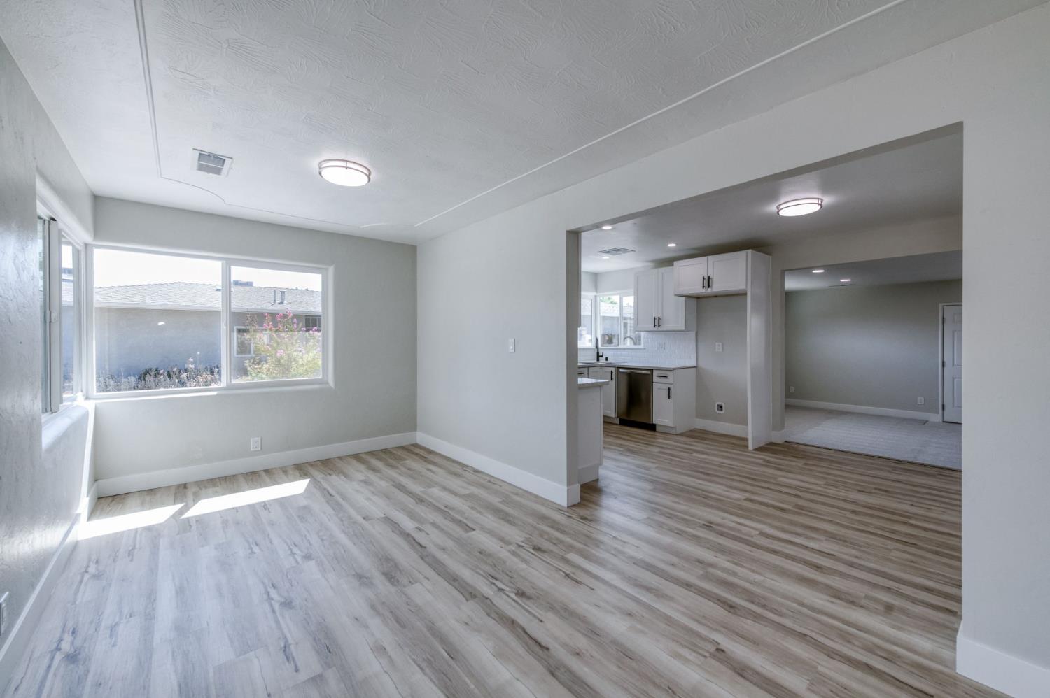 1025 W Fedora Ave, Fresno, CA 93705