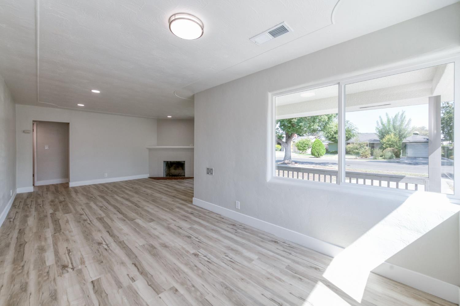 1025 W Fedora Ave, Fresno, CA 93705