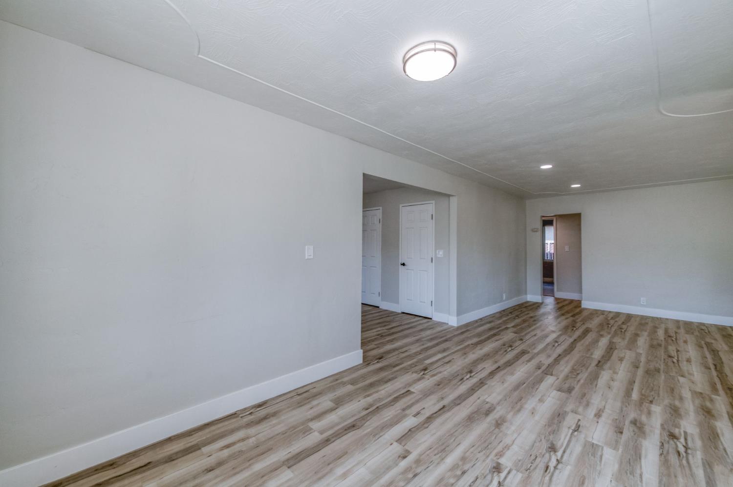 1025 W Fedora Ave, Fresno, CA 93705