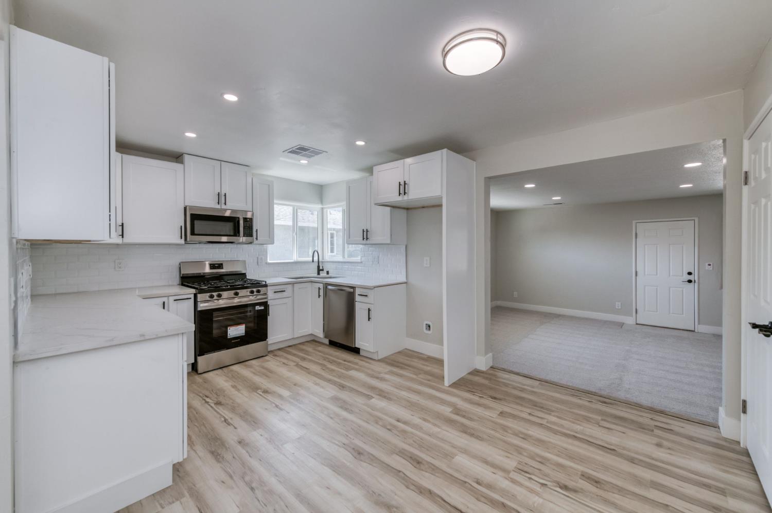 1025 W Fedora Ave, Fresno, CA 93705